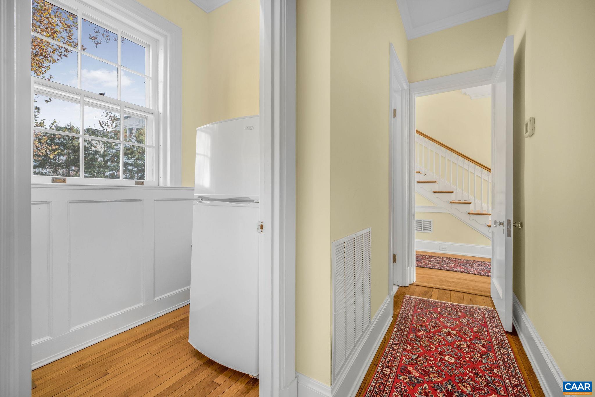 410 WHITE GABLES LN