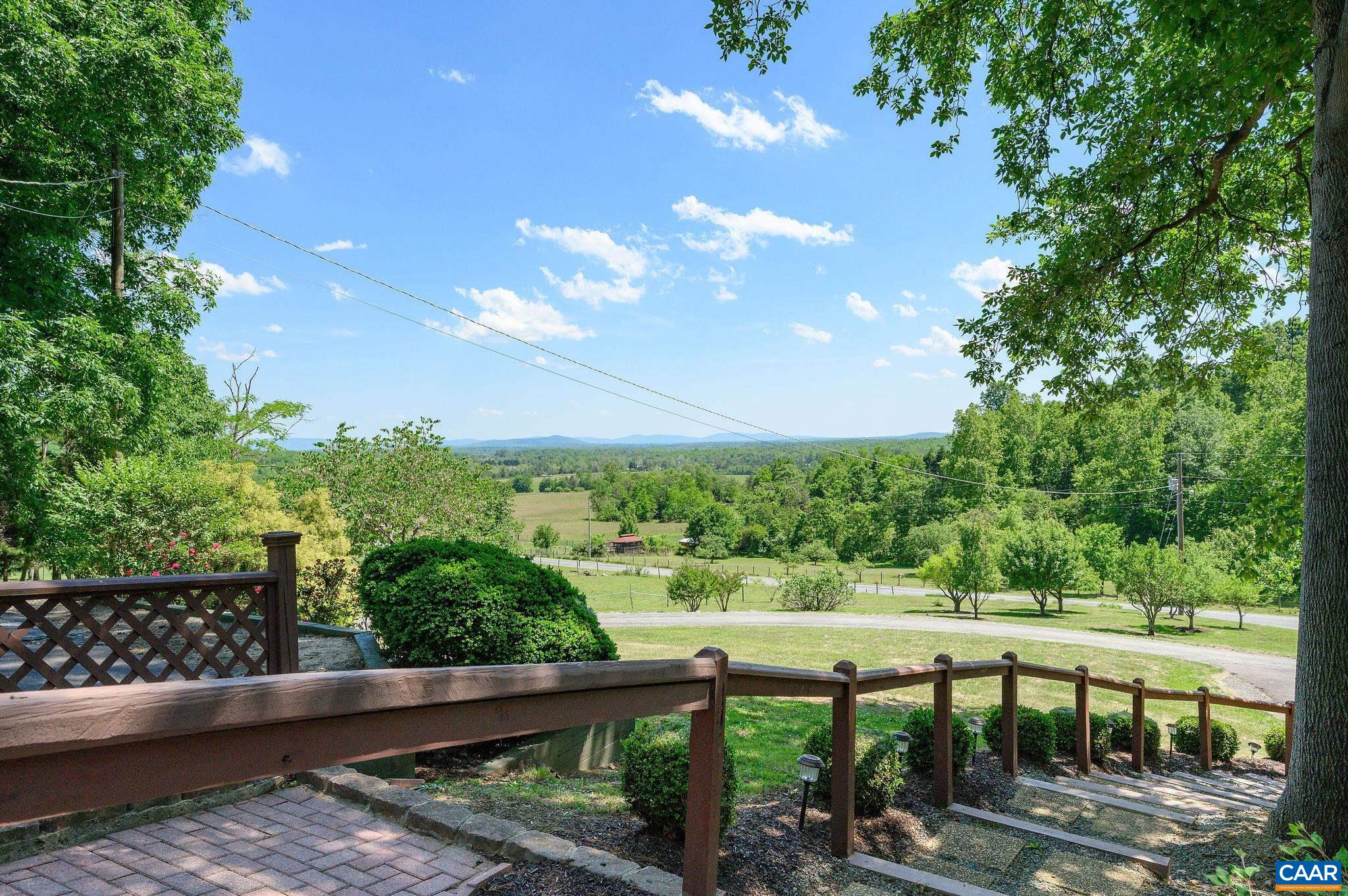 394 PASTUREGATE LN