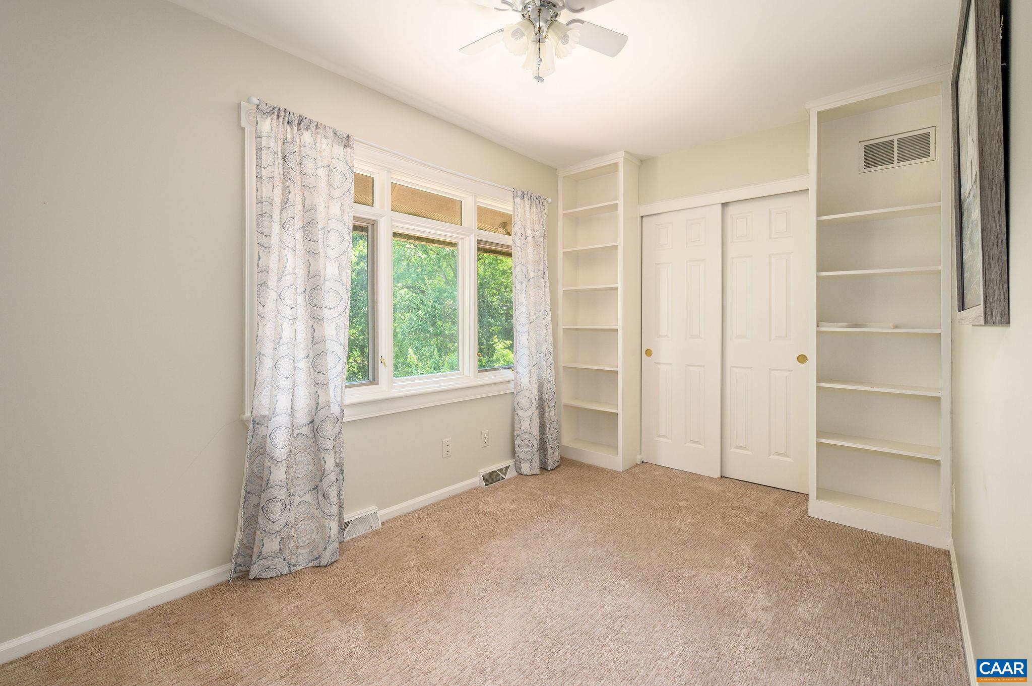 394 PASTUREGATE LN