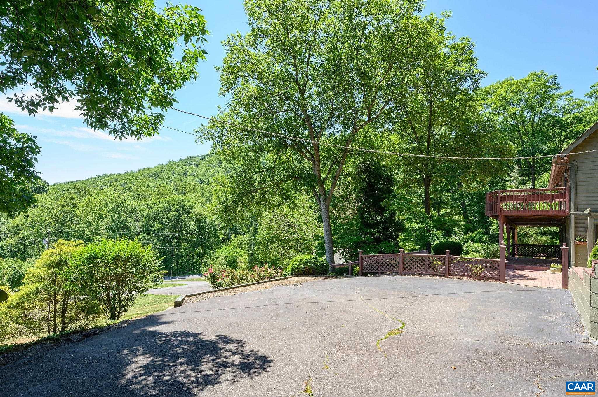 394 PASTUREGATE LN