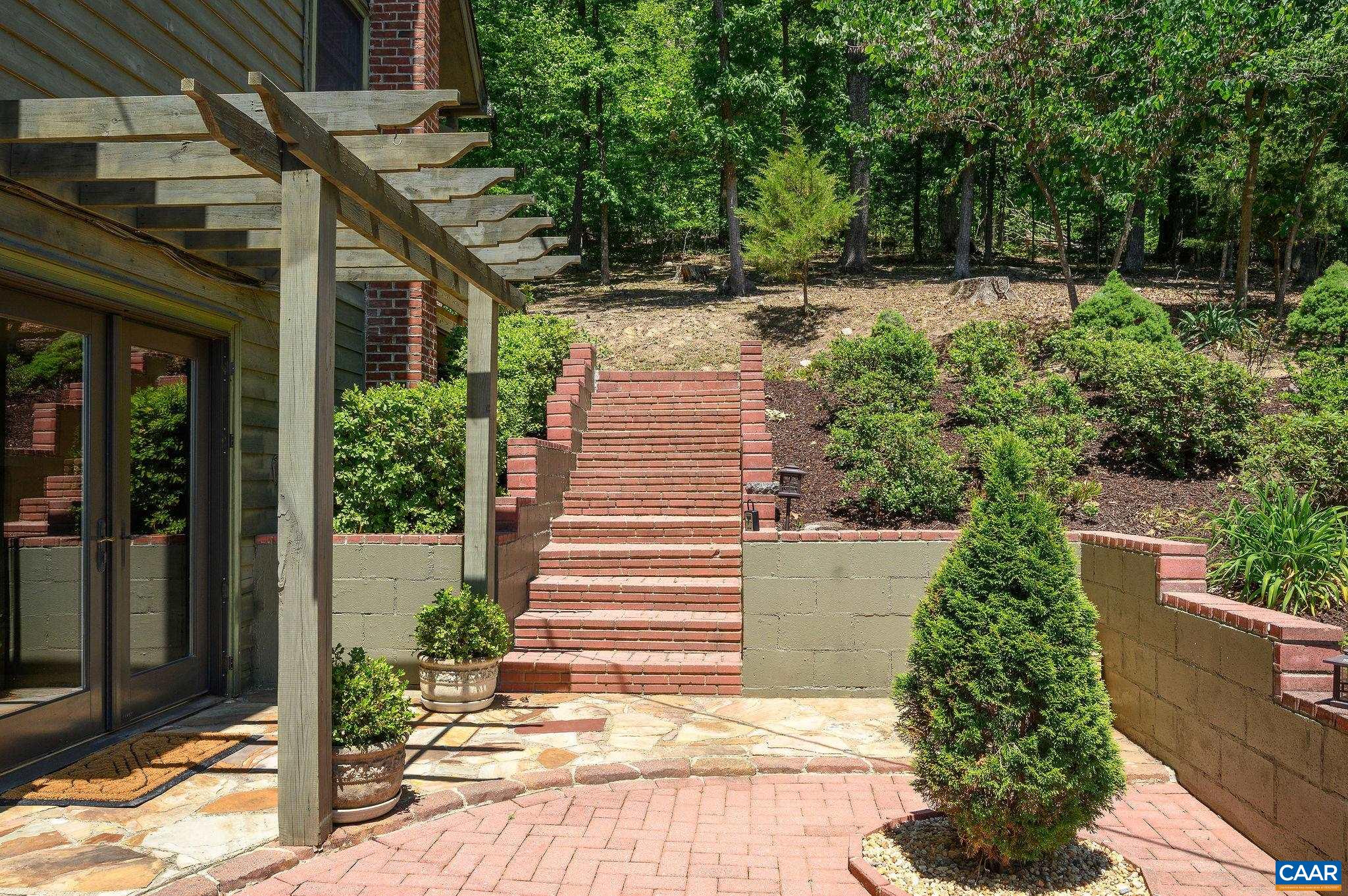 394 PASTUREGATE LN