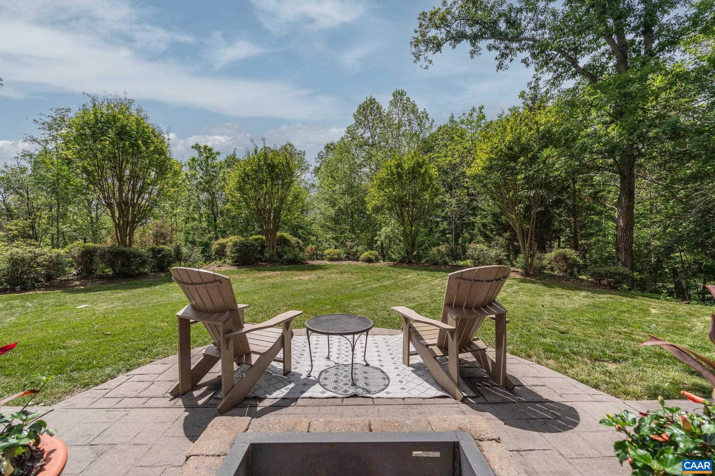 3076 DARBY RD