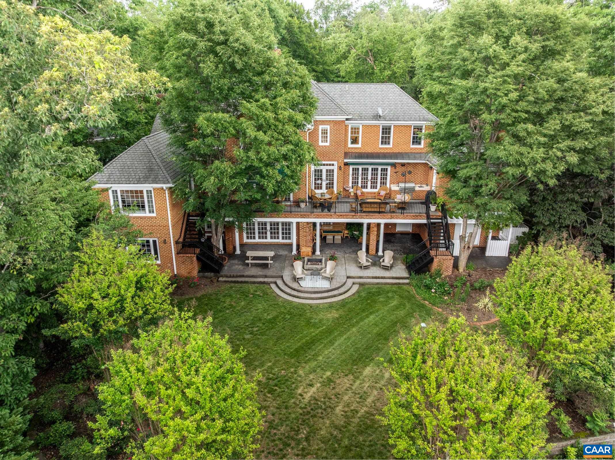 3076 DARBY RD