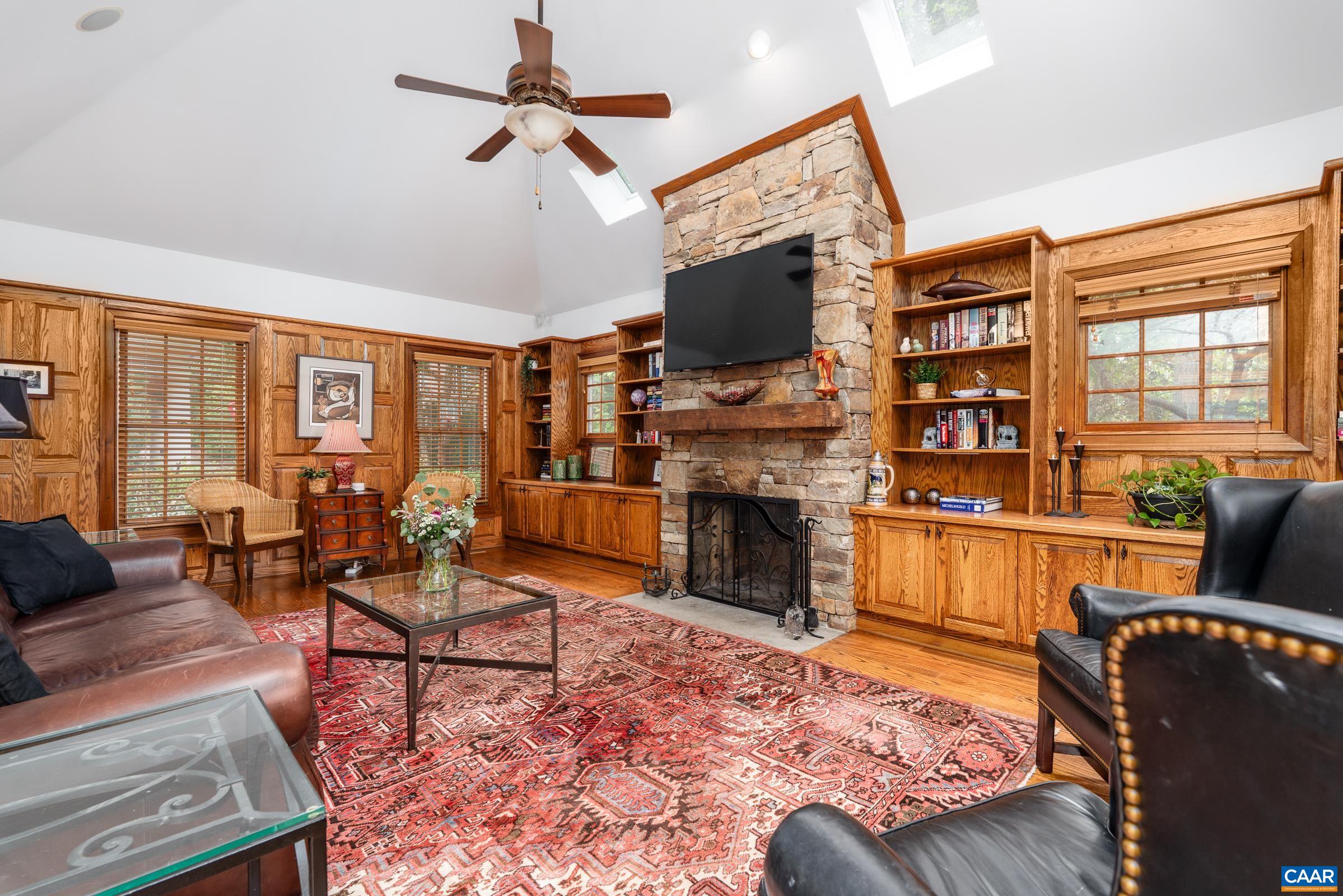 3076 DARBY RD