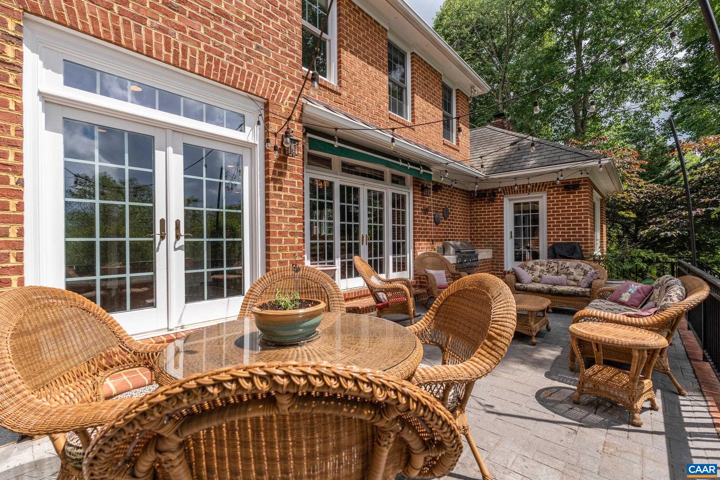 3076 DARBY RD
