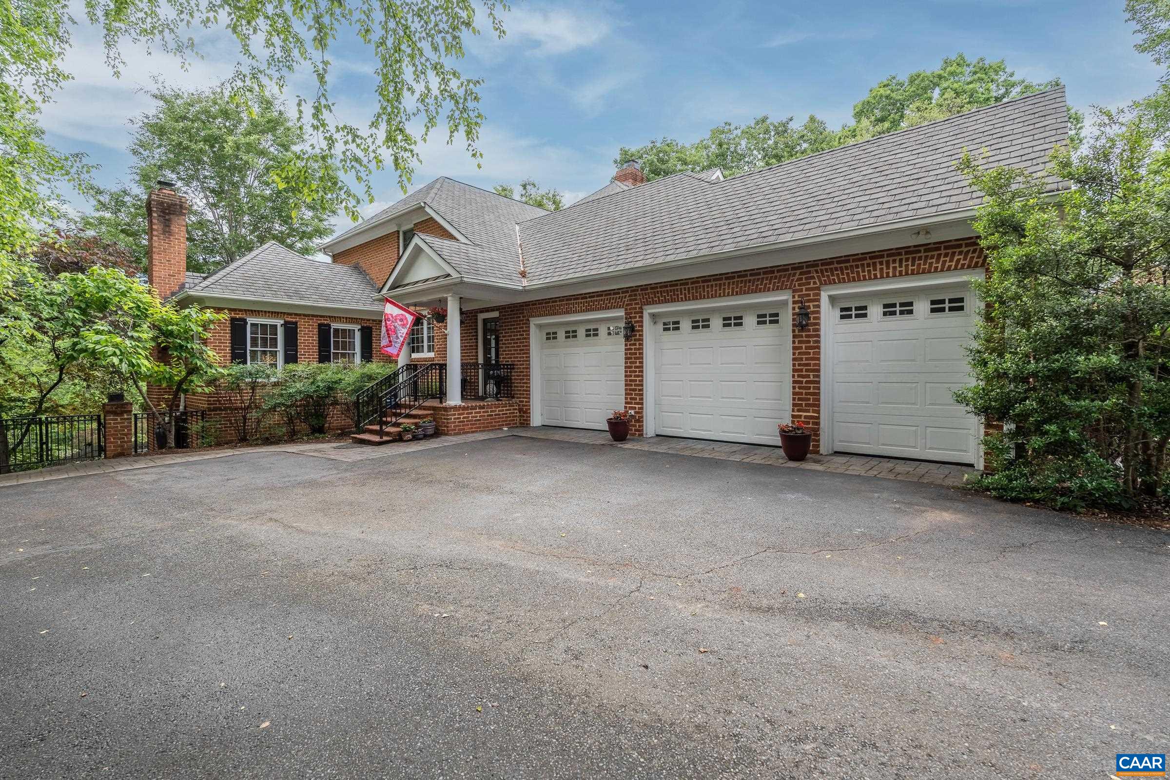3076 DARBY RD