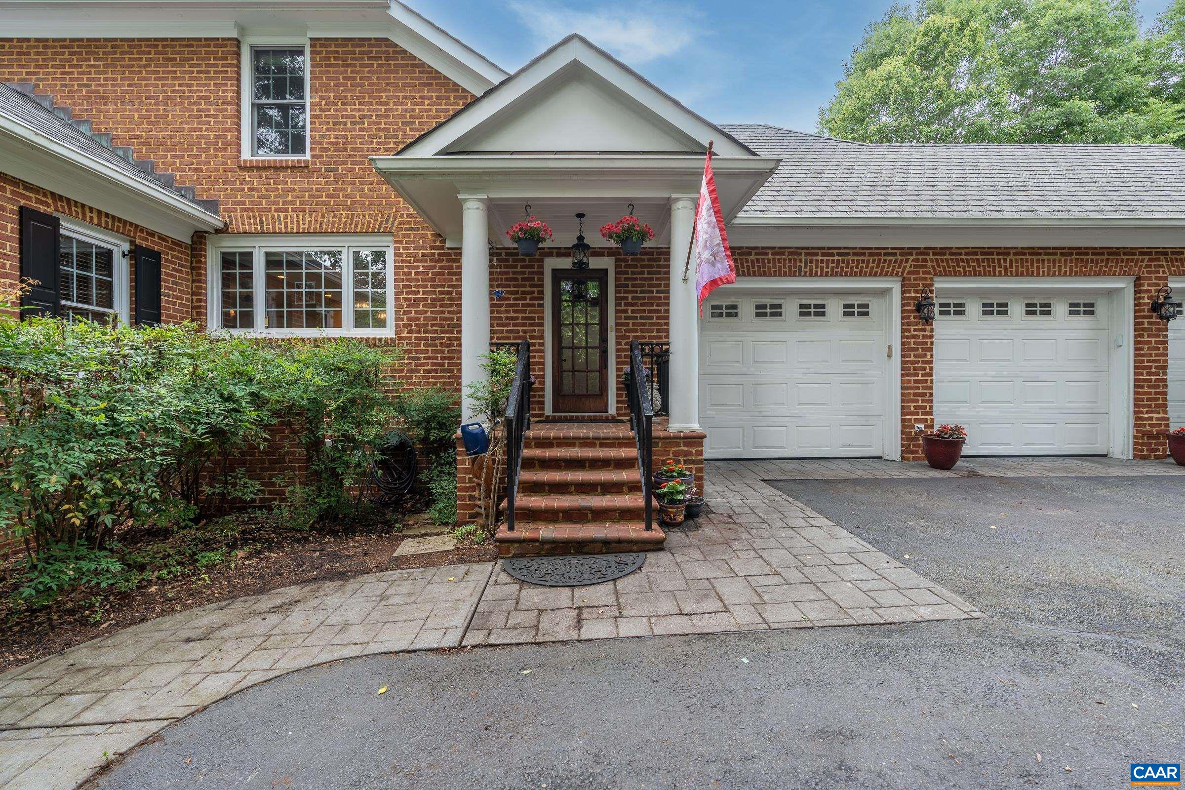 3076 DARBY RD