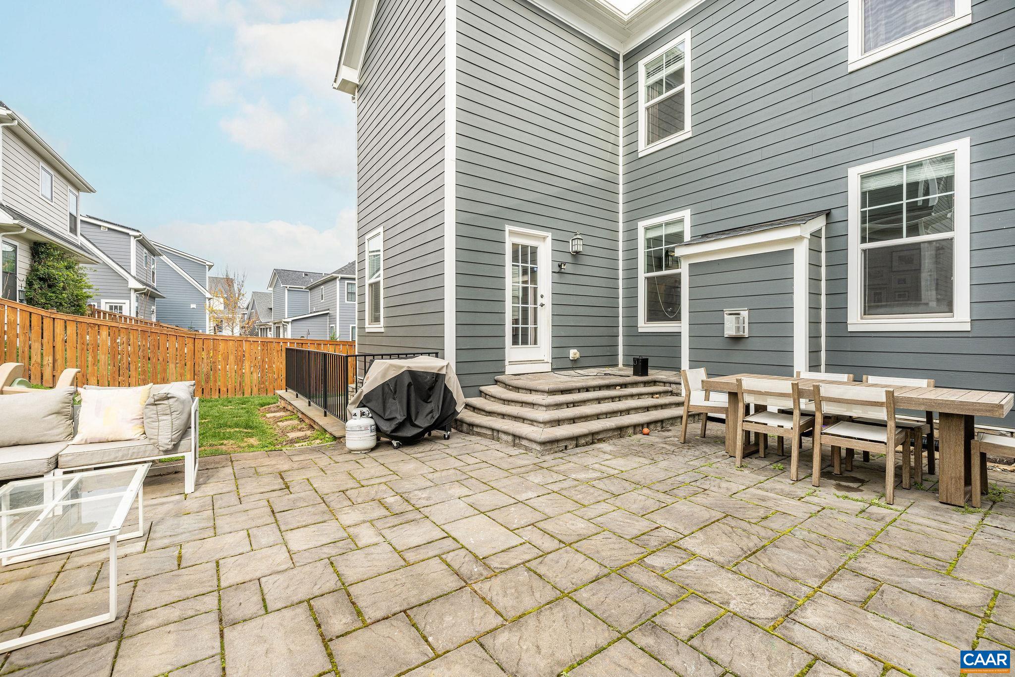 1609 GRIFFIN GROVE