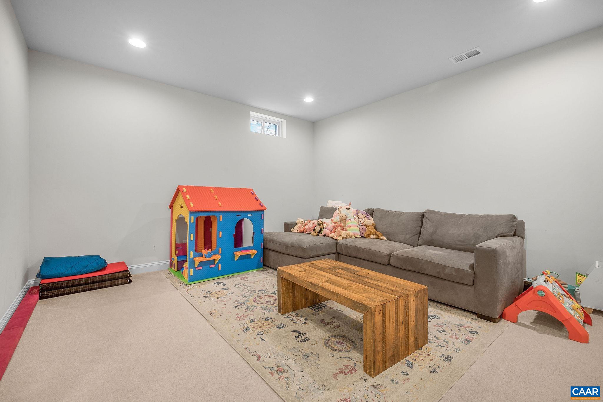 1609 GRIFFIN GROVE