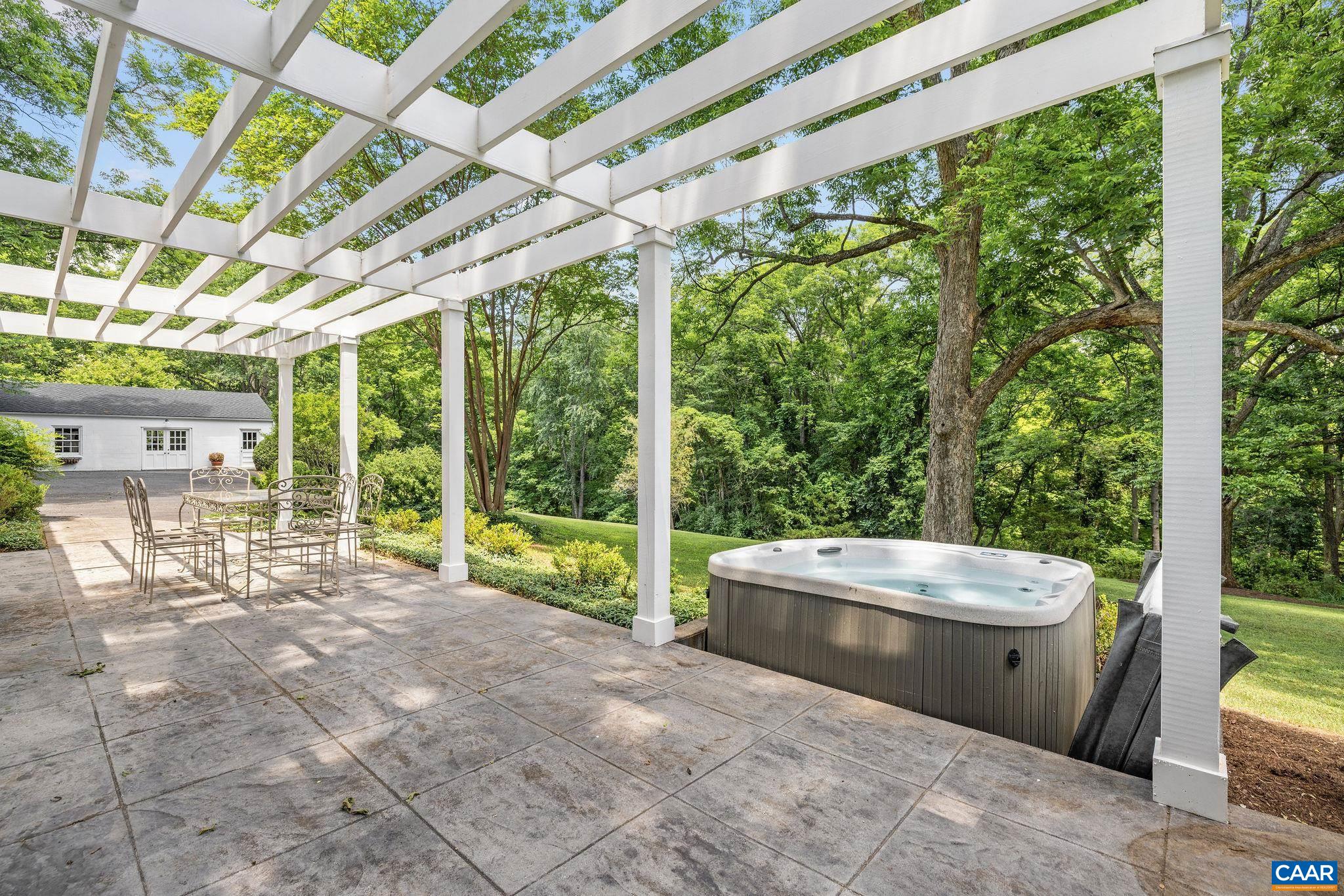 1100 WEST LEIGH DR