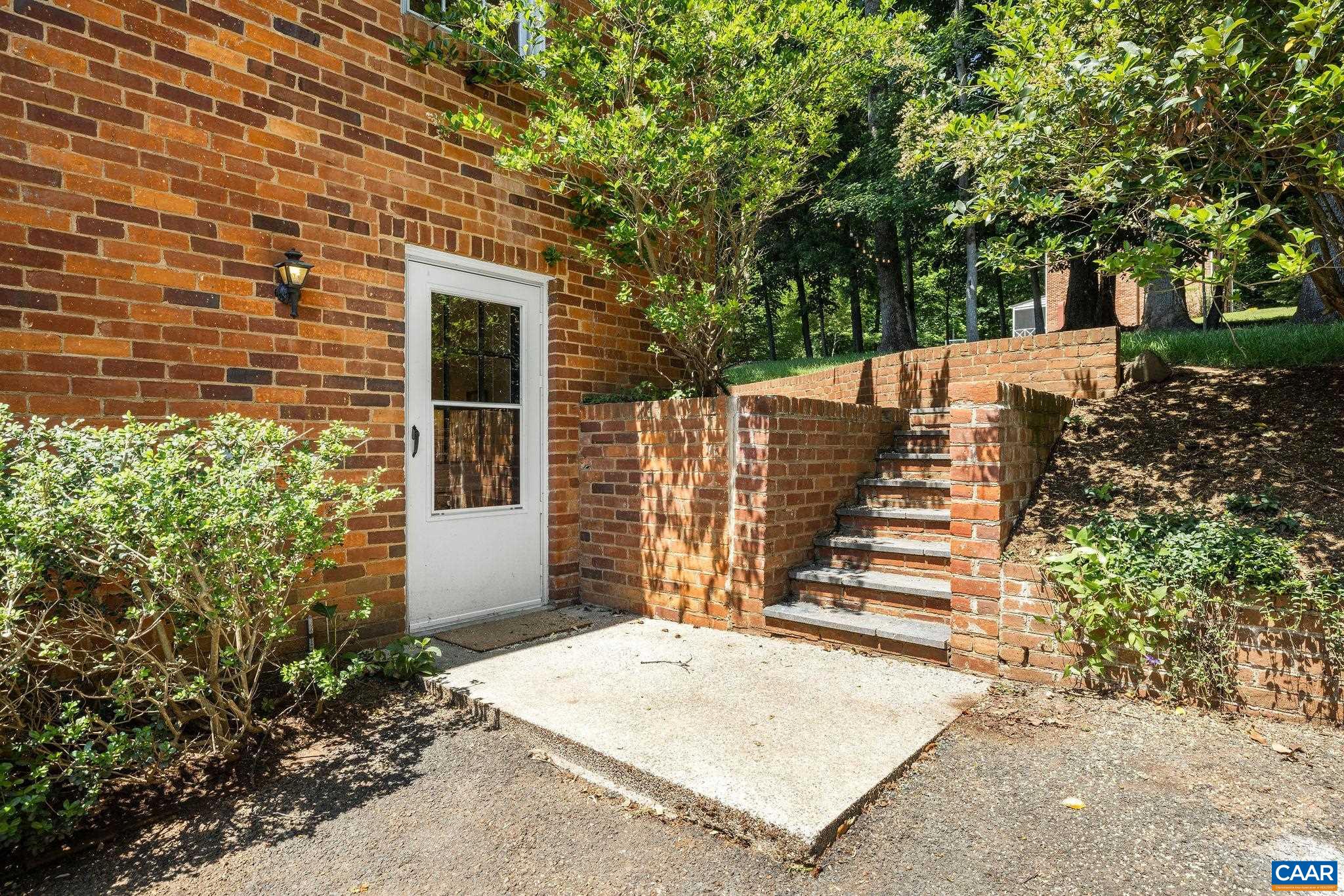1721 YORKTOWN DR