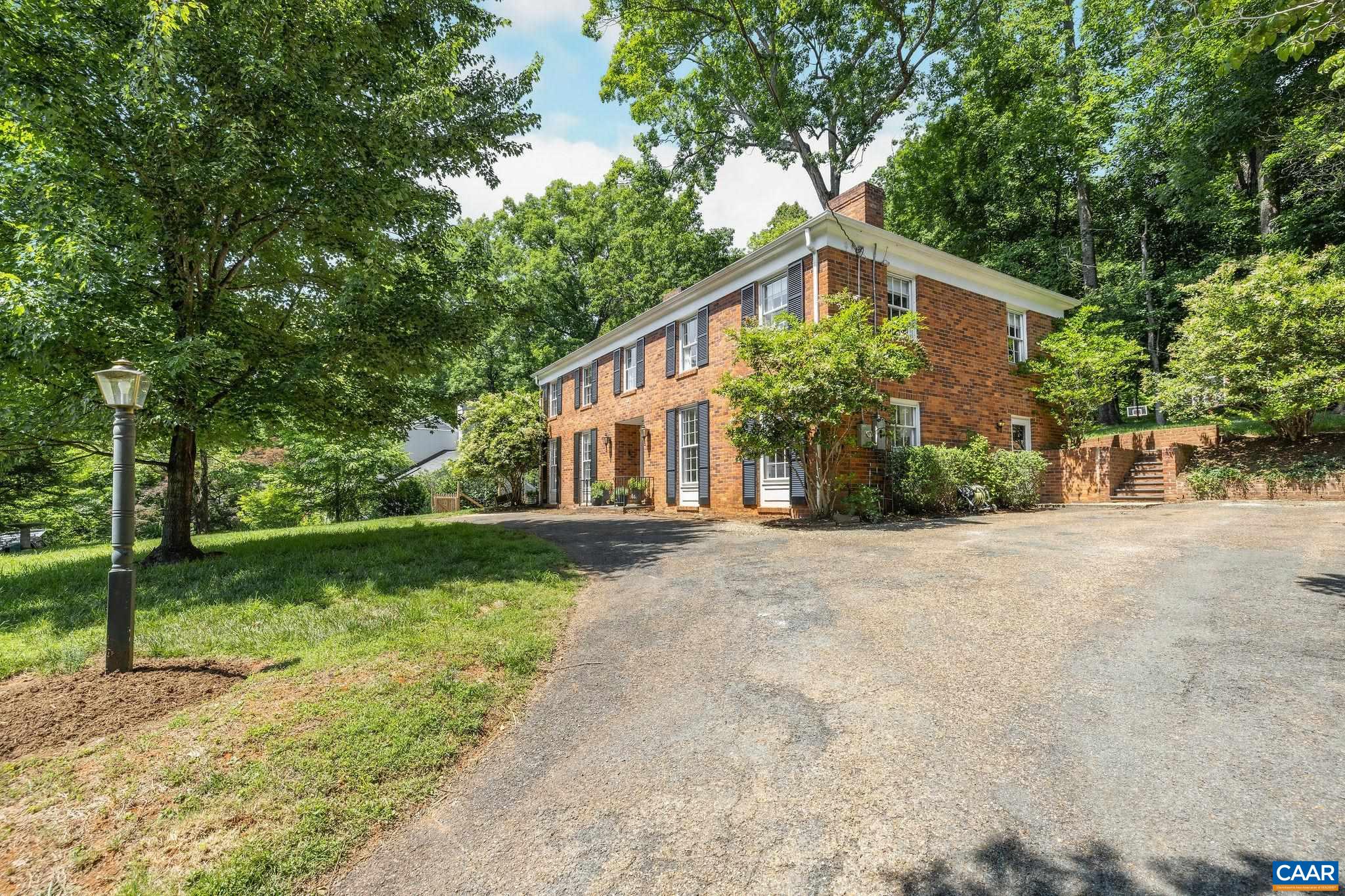 1721 YORKTOWN DR