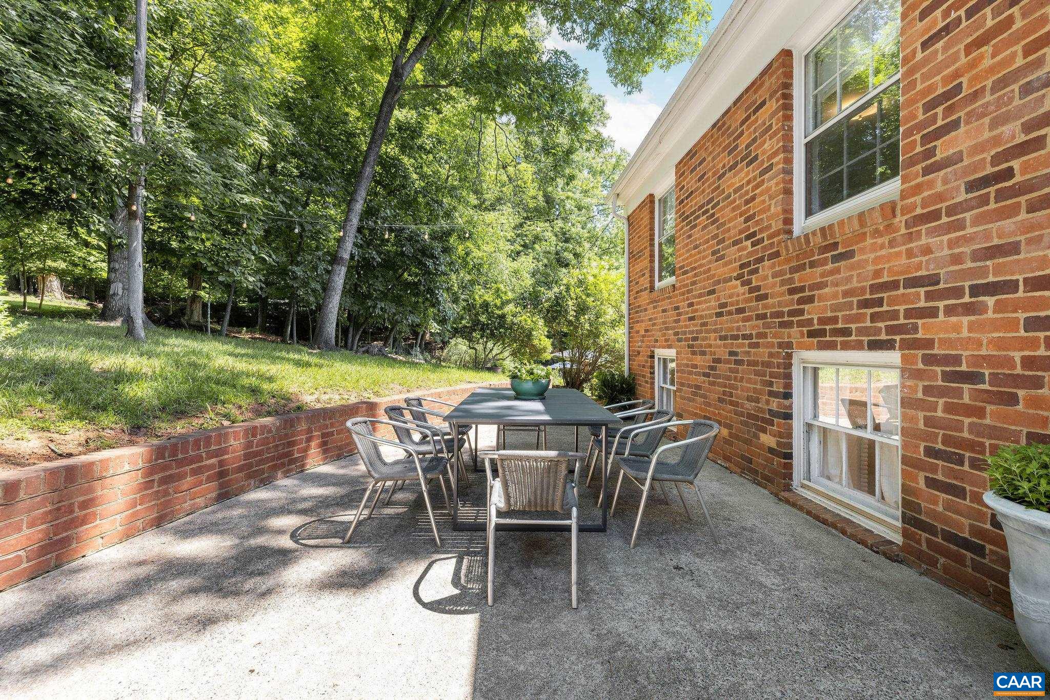 1721 YORKTOWN DR
