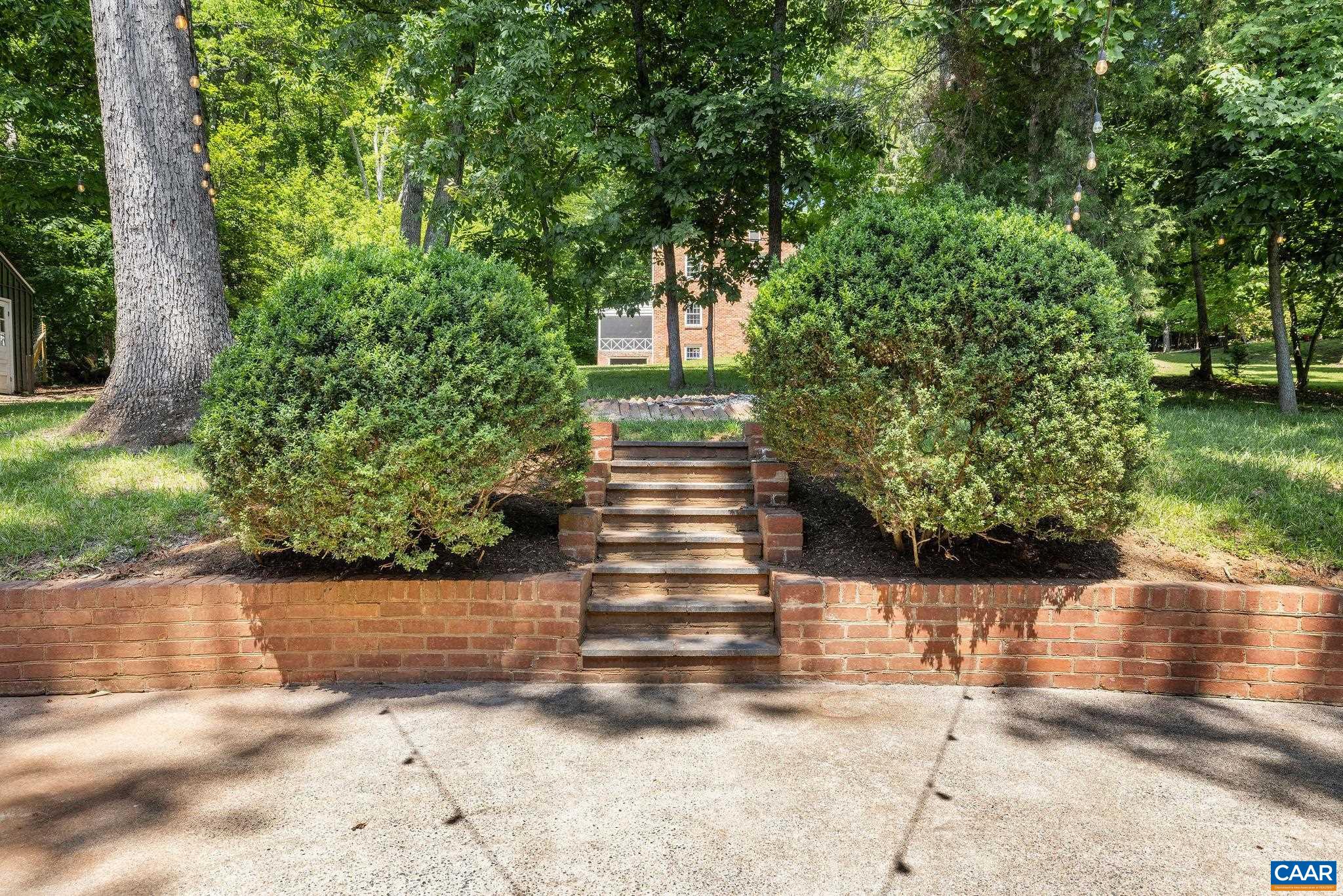 1721 YORKTOWN DR