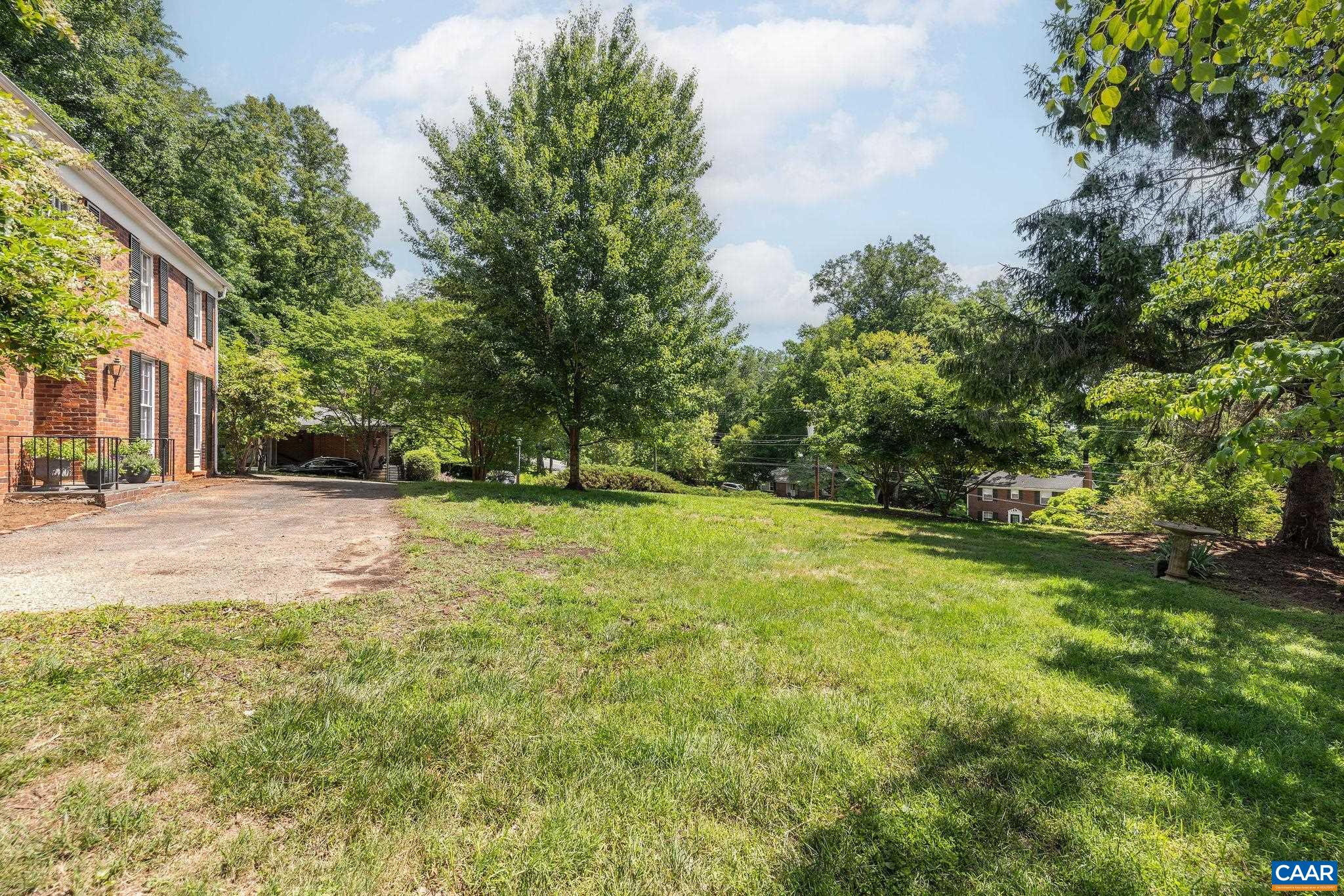 1721 YORKTOWN DR
