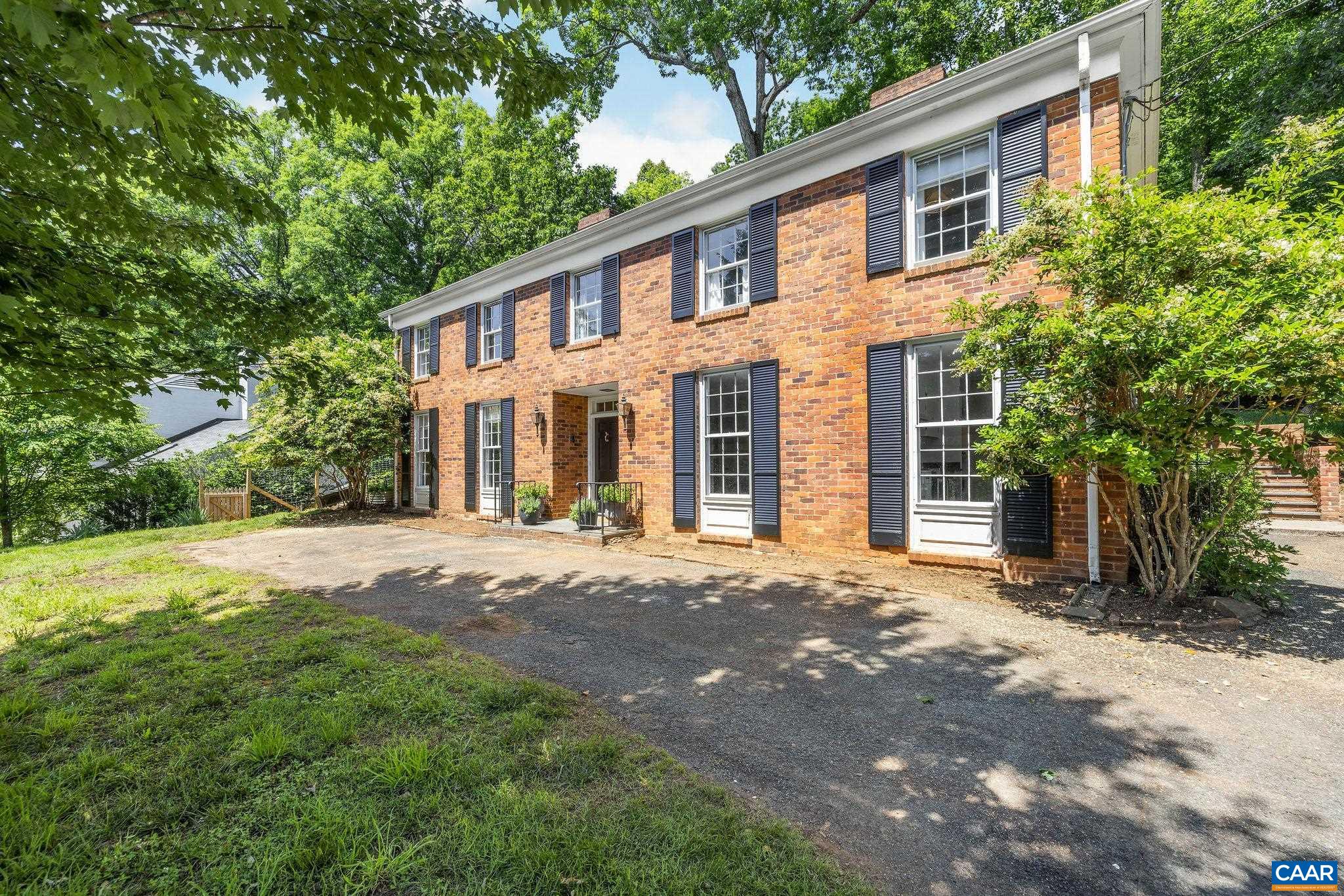 1721 YORKTOWN DR