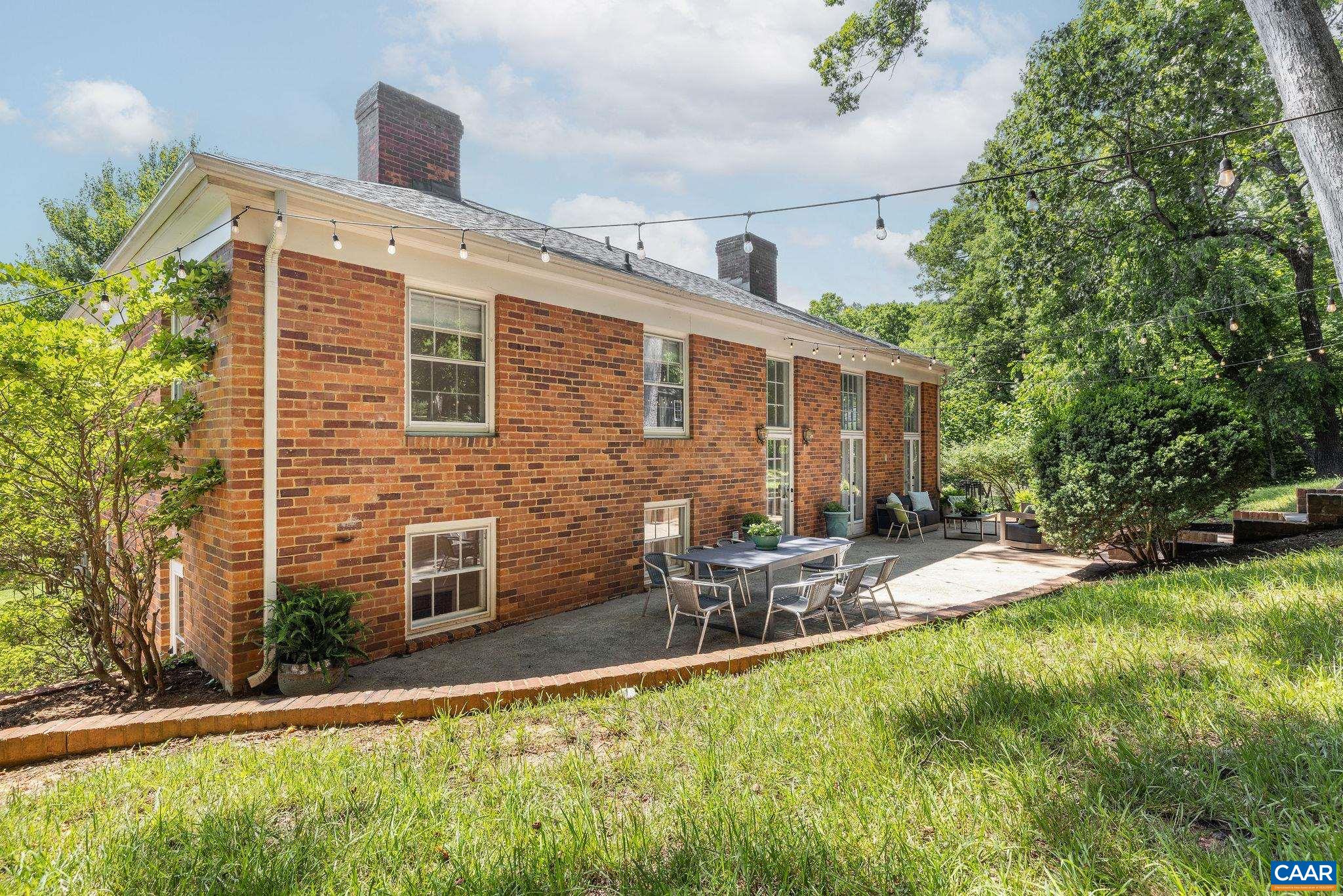 1721 YORKTOWN DR