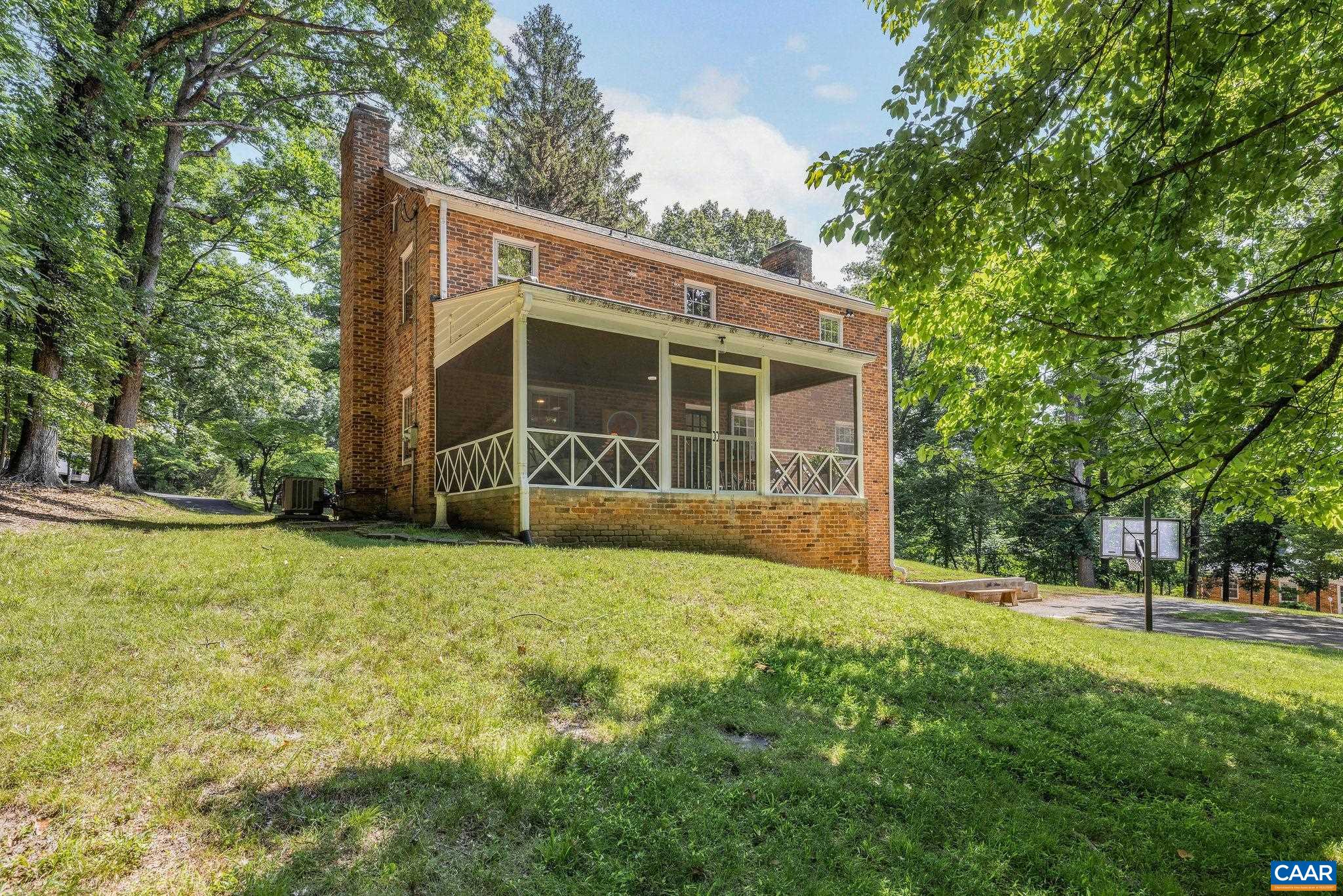 102 MEADOWBROOK CT
