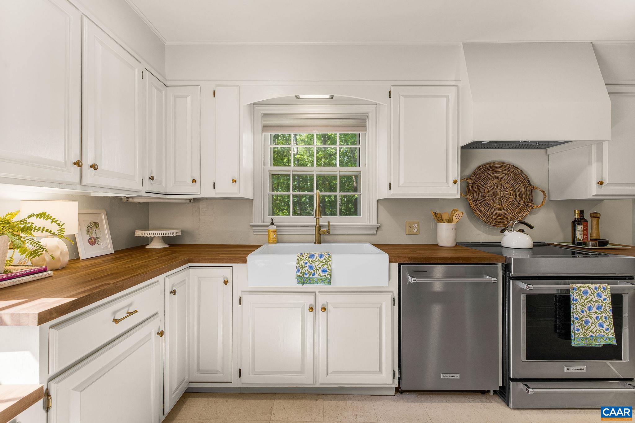 102 MEADOWBROOK CT