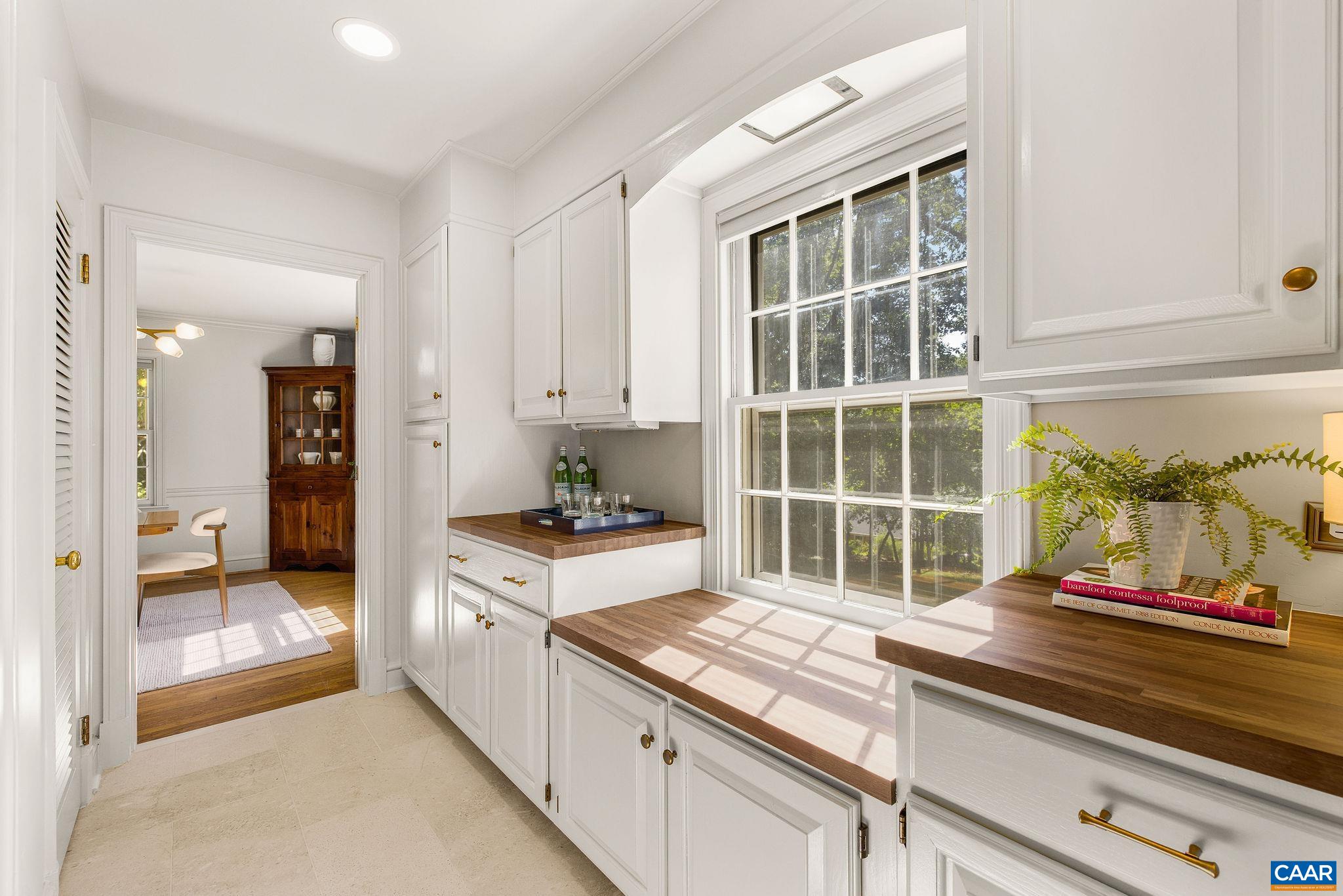102 MEADOWBROOK CT