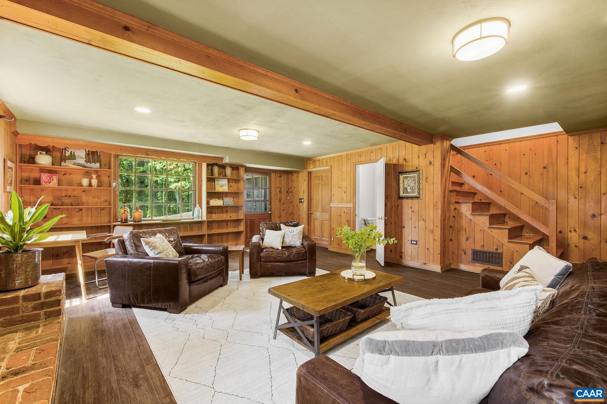 102 MEADOWBROOK CT