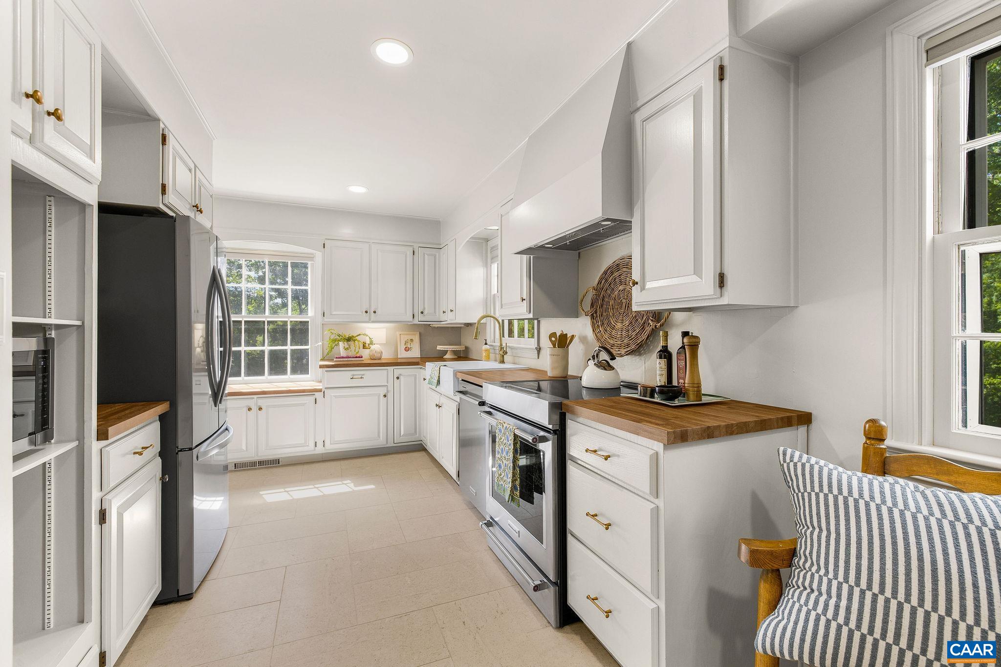 102 MEADOWBROOK CT