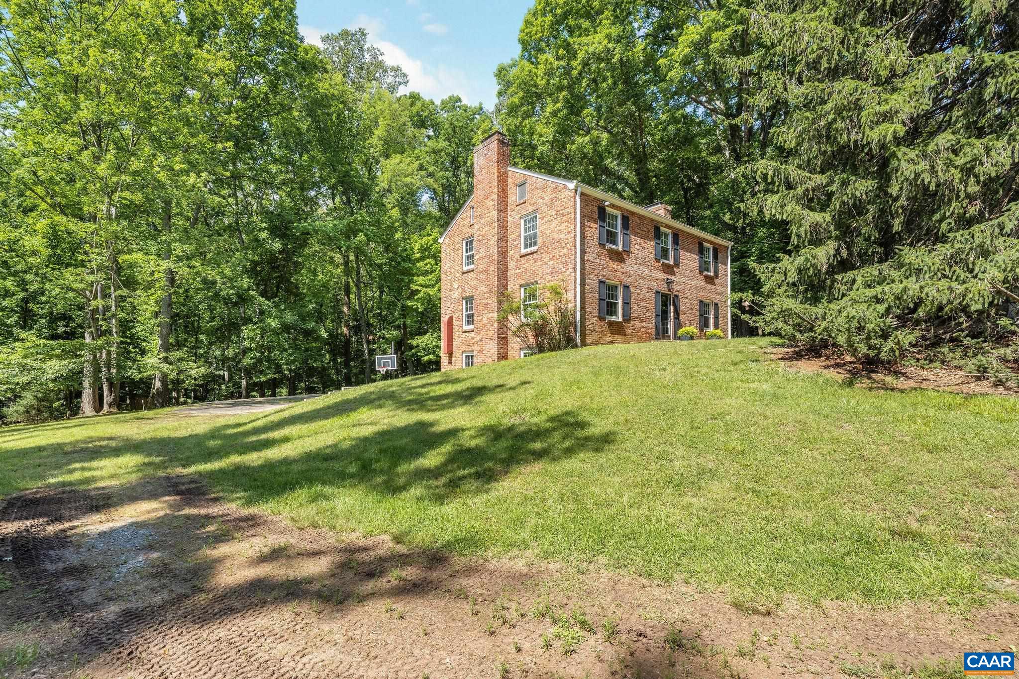 102 MEADOWBROOK CT