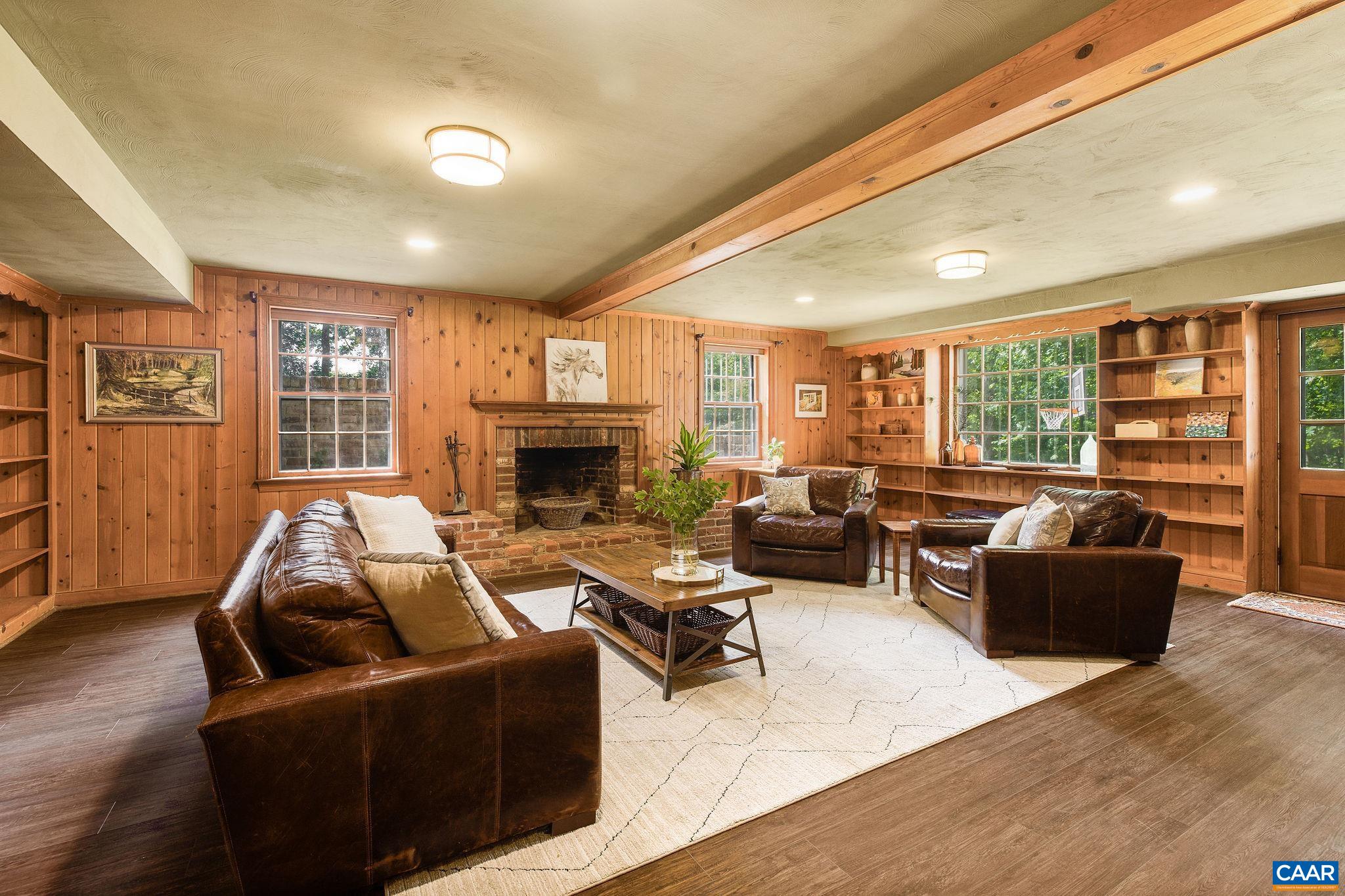 102 MEADOWBROOK CT