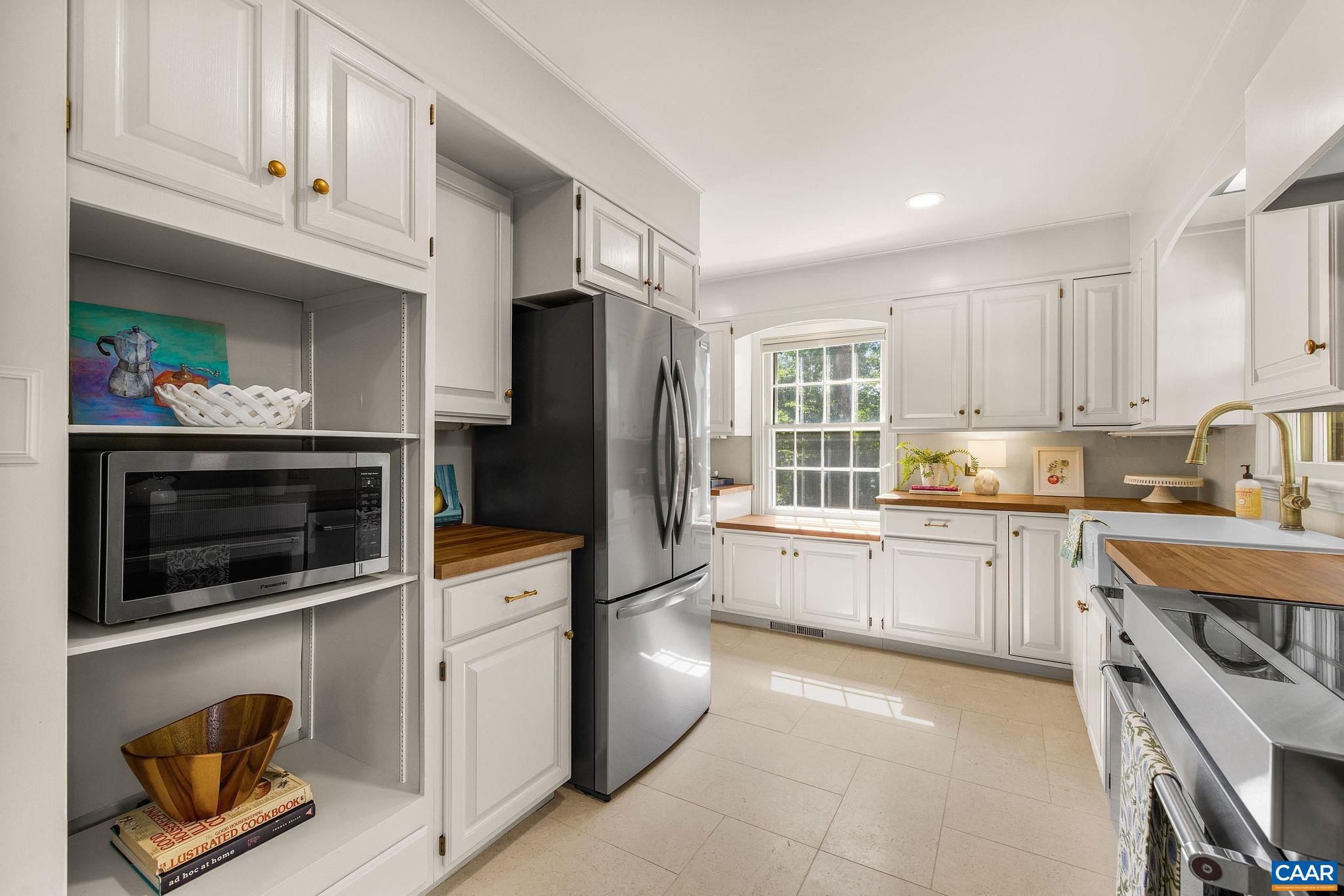 102 MEADOWBROOK CT