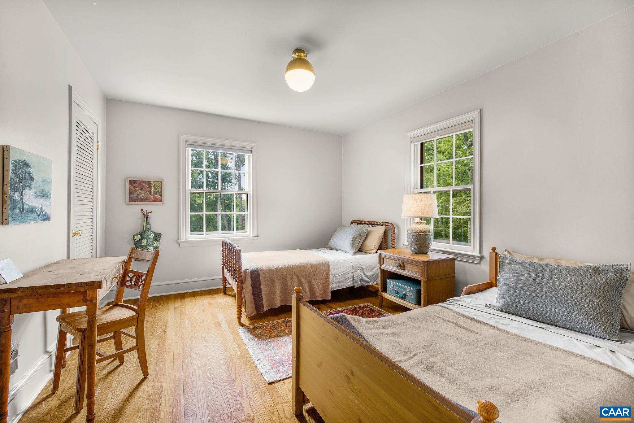 102 MEADOWBROOK CT
