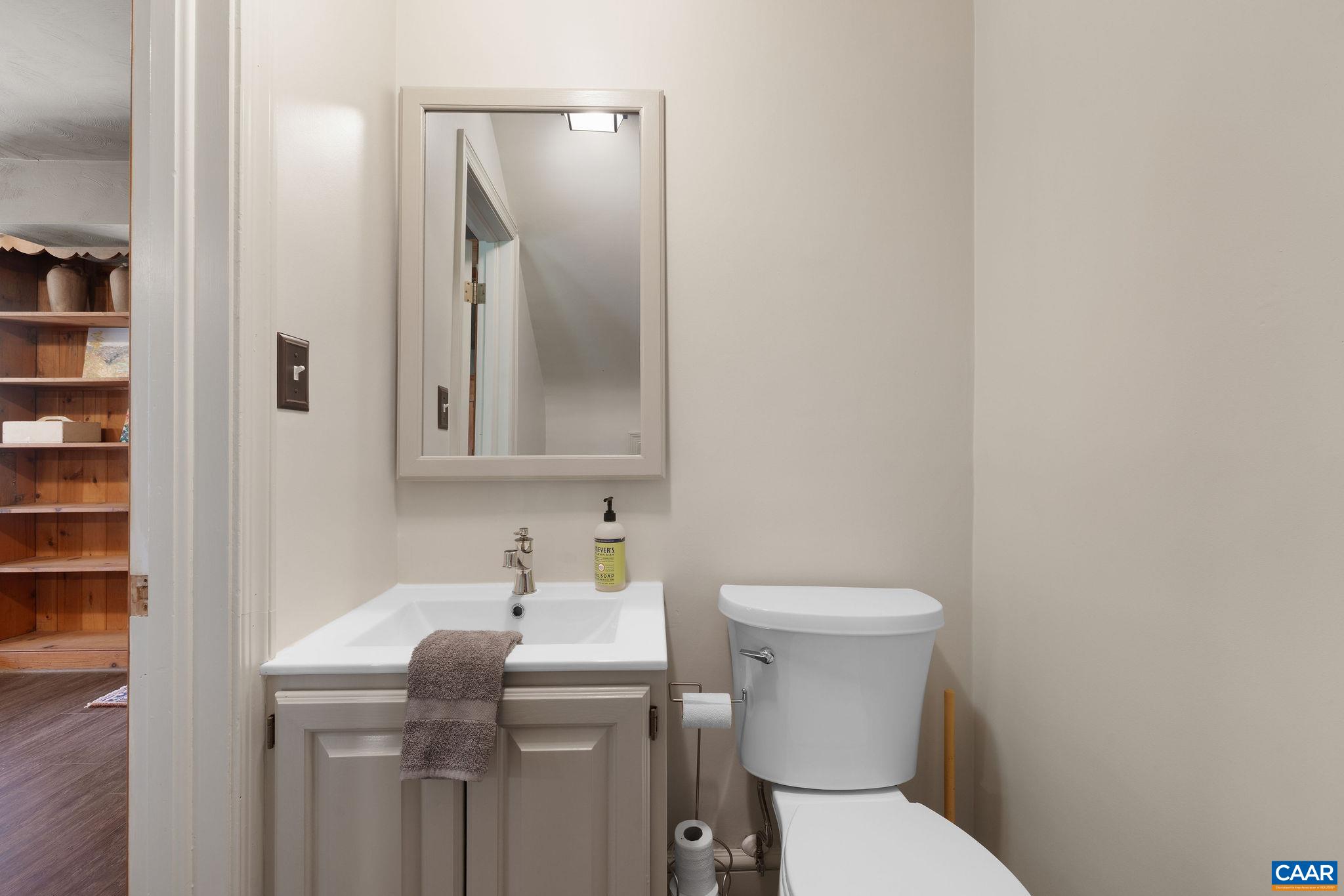 102 MEADOWBROOK CT