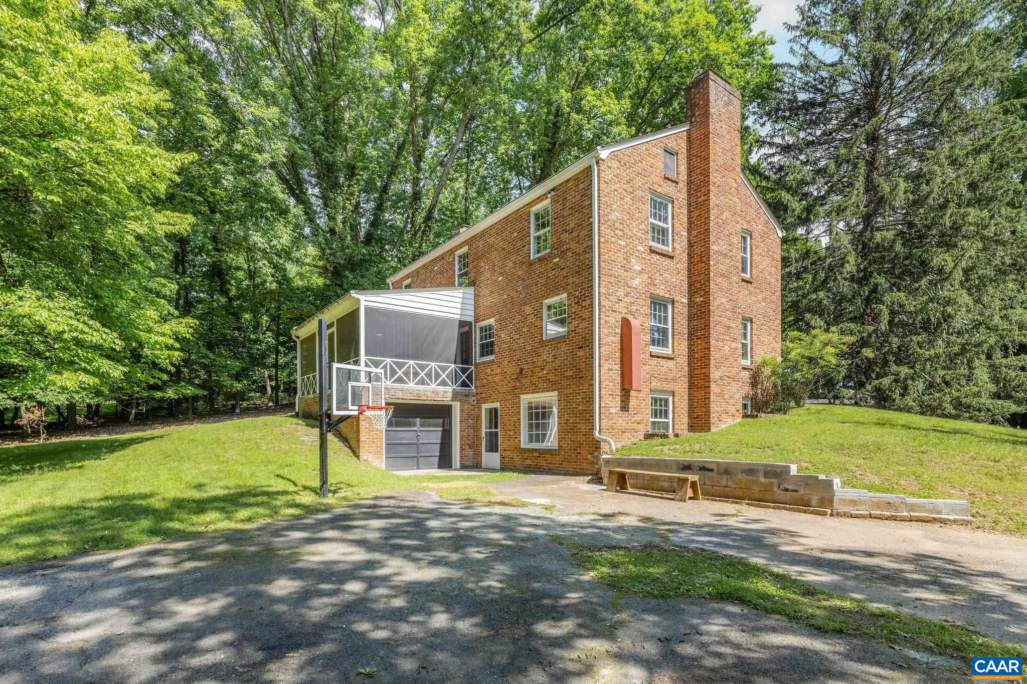 102 MEADOWBROOK CT
