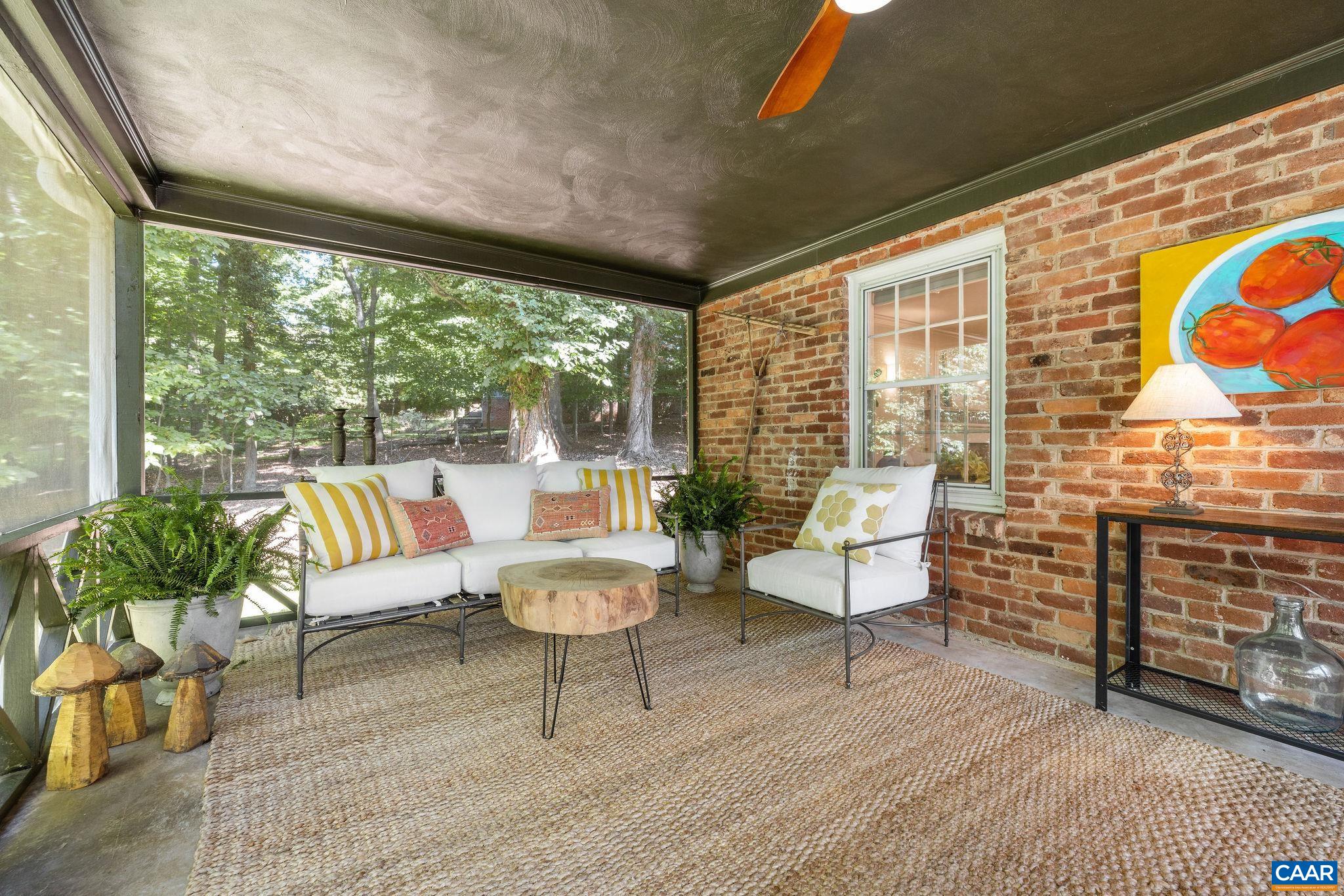 102 MEADOWBROOK CT
