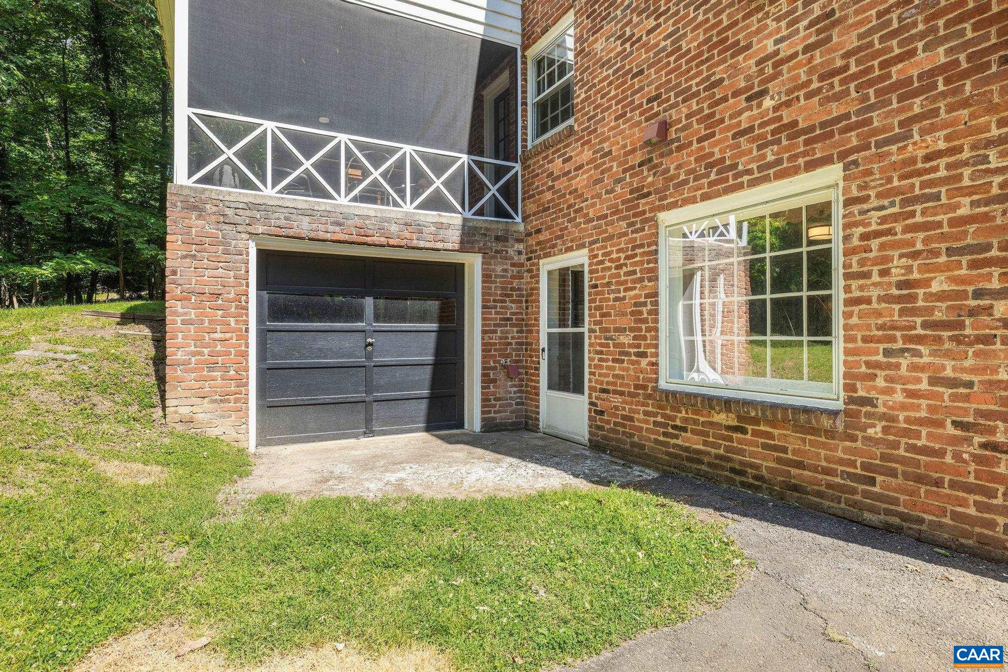 102 MEADOWBROOK CT