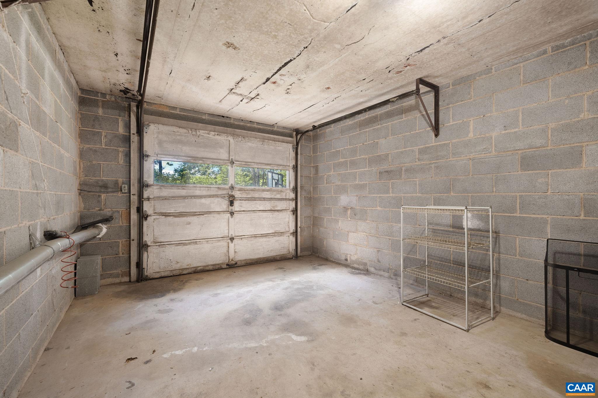 102 MEADOWBROOK CT