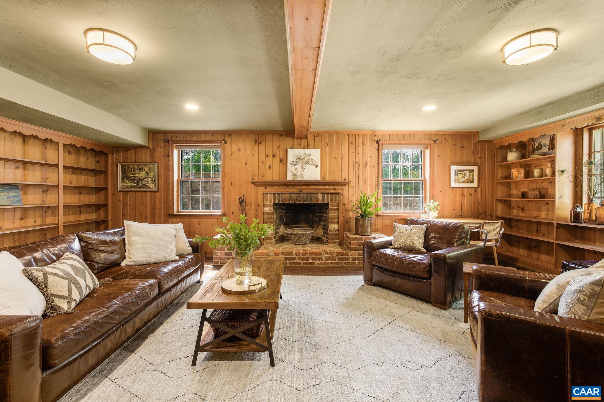 102 MEADOWBROOK CT