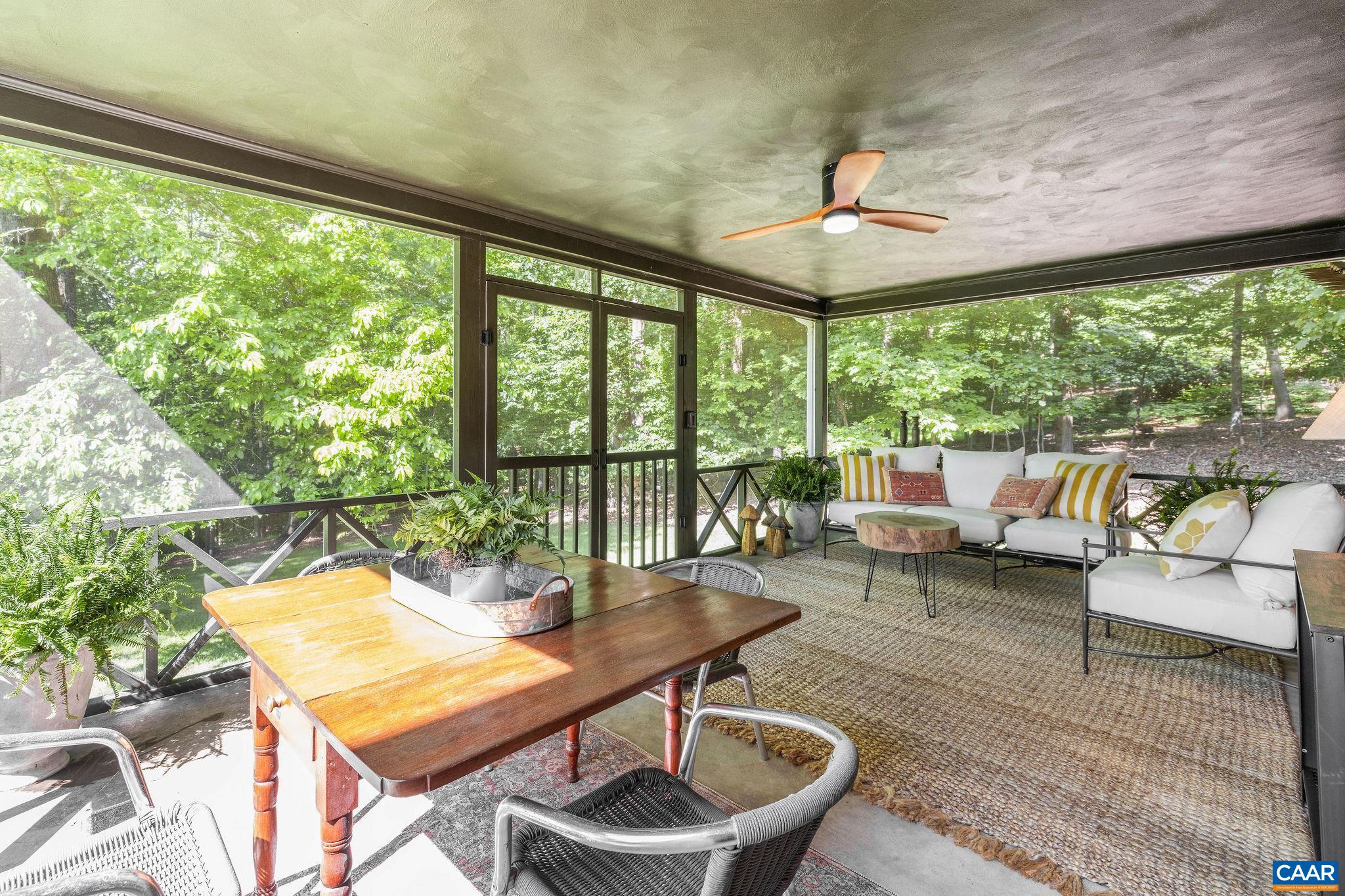 102 MEADOWBROOK CT