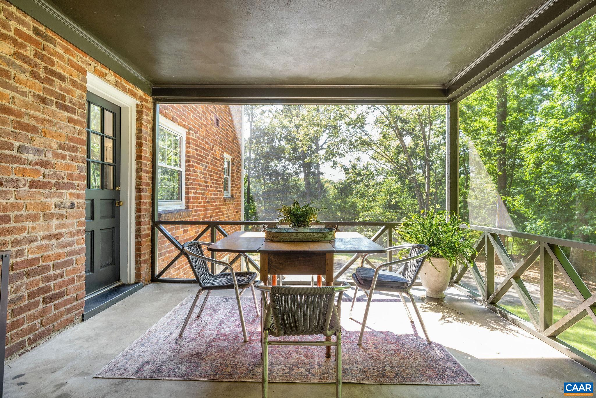102 MEADOWBROOK CT