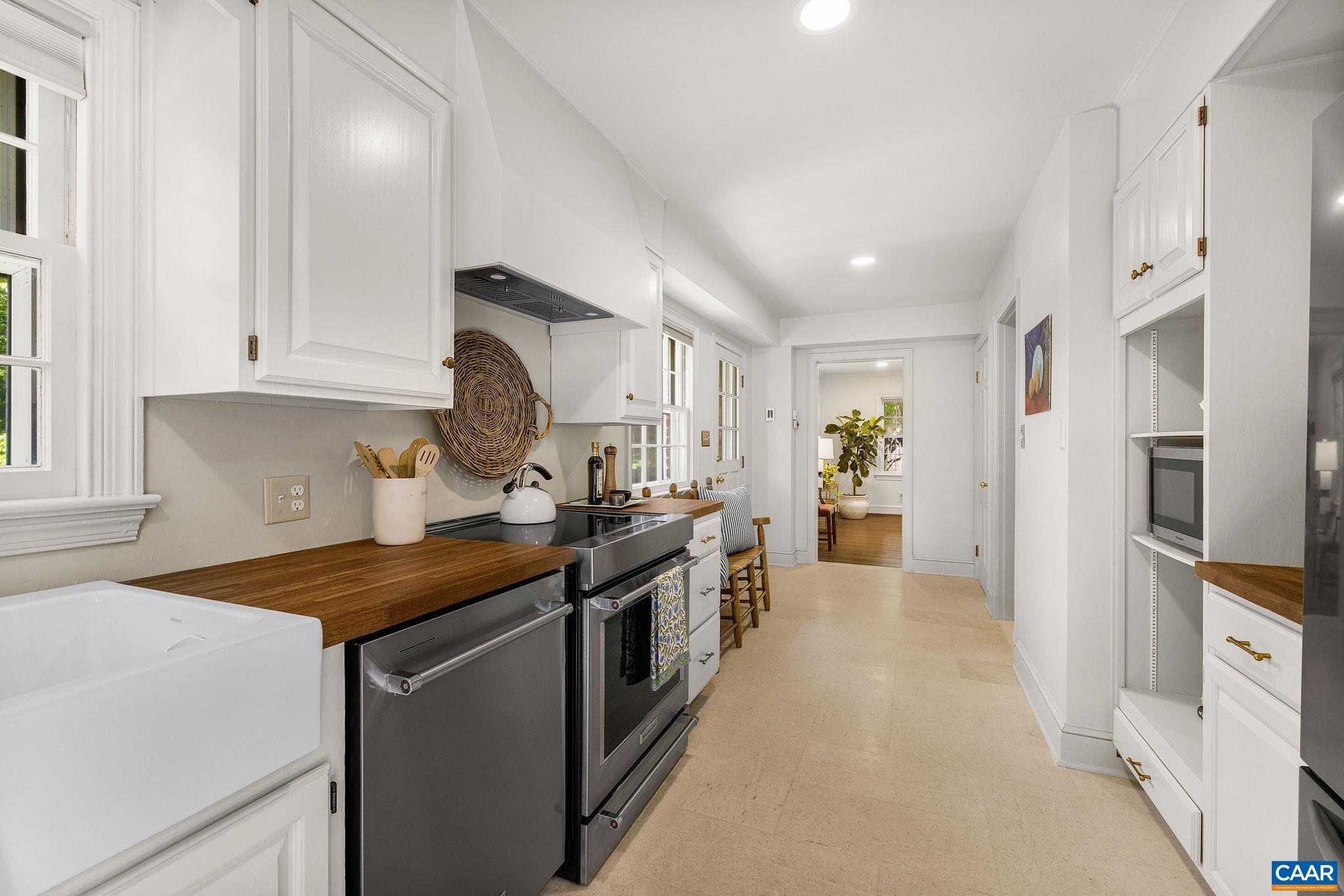 102 MEADOWBROOK CT