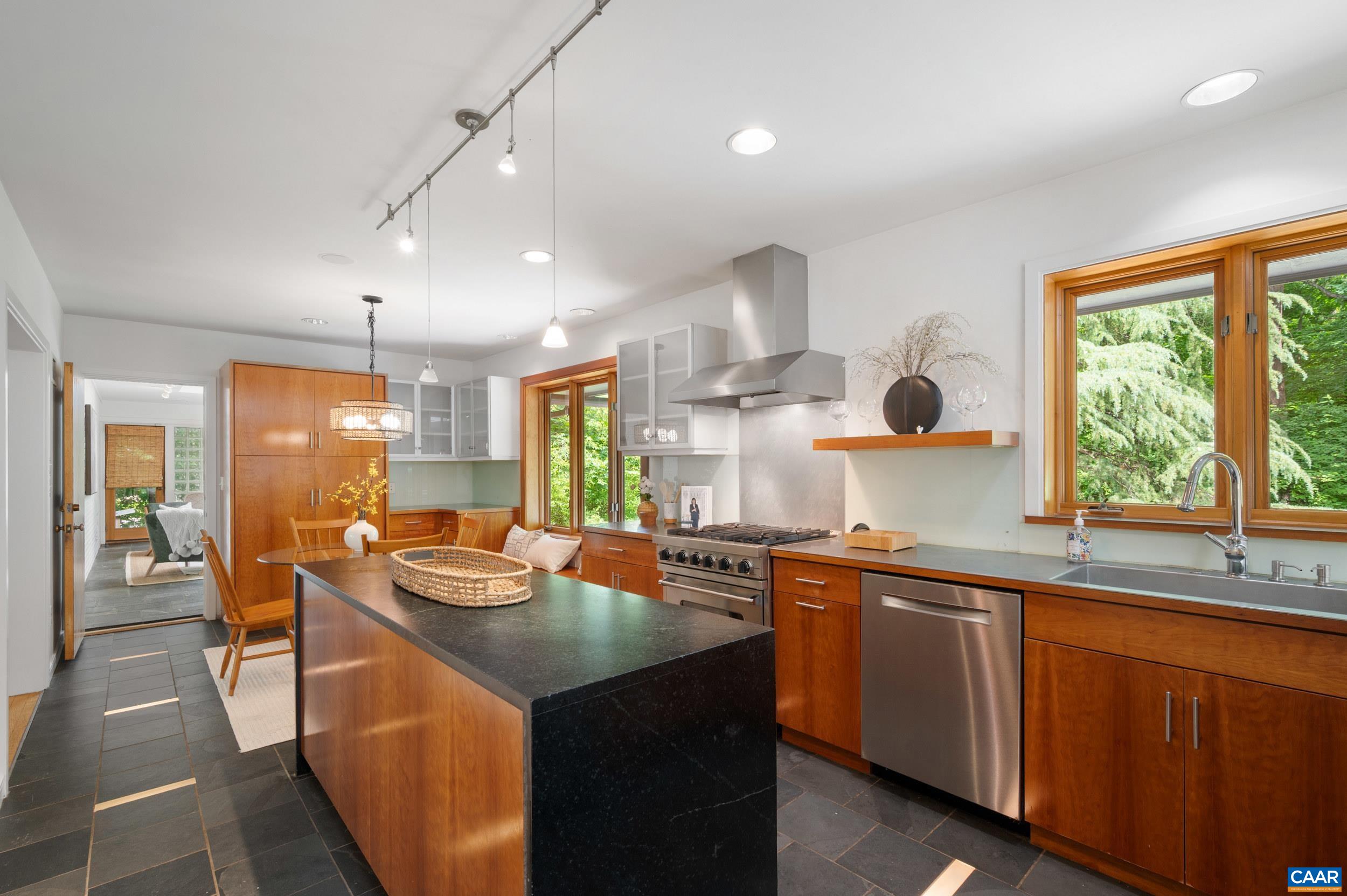 1933 BLUE RIDGE RD