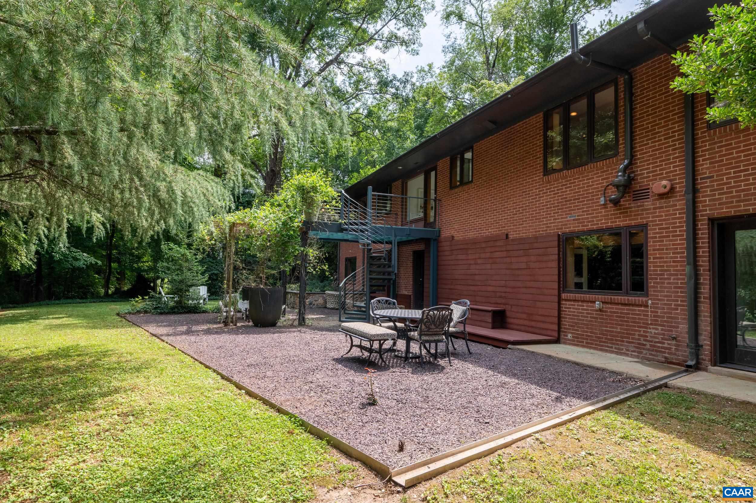 1933 BLUE RIDGE RD