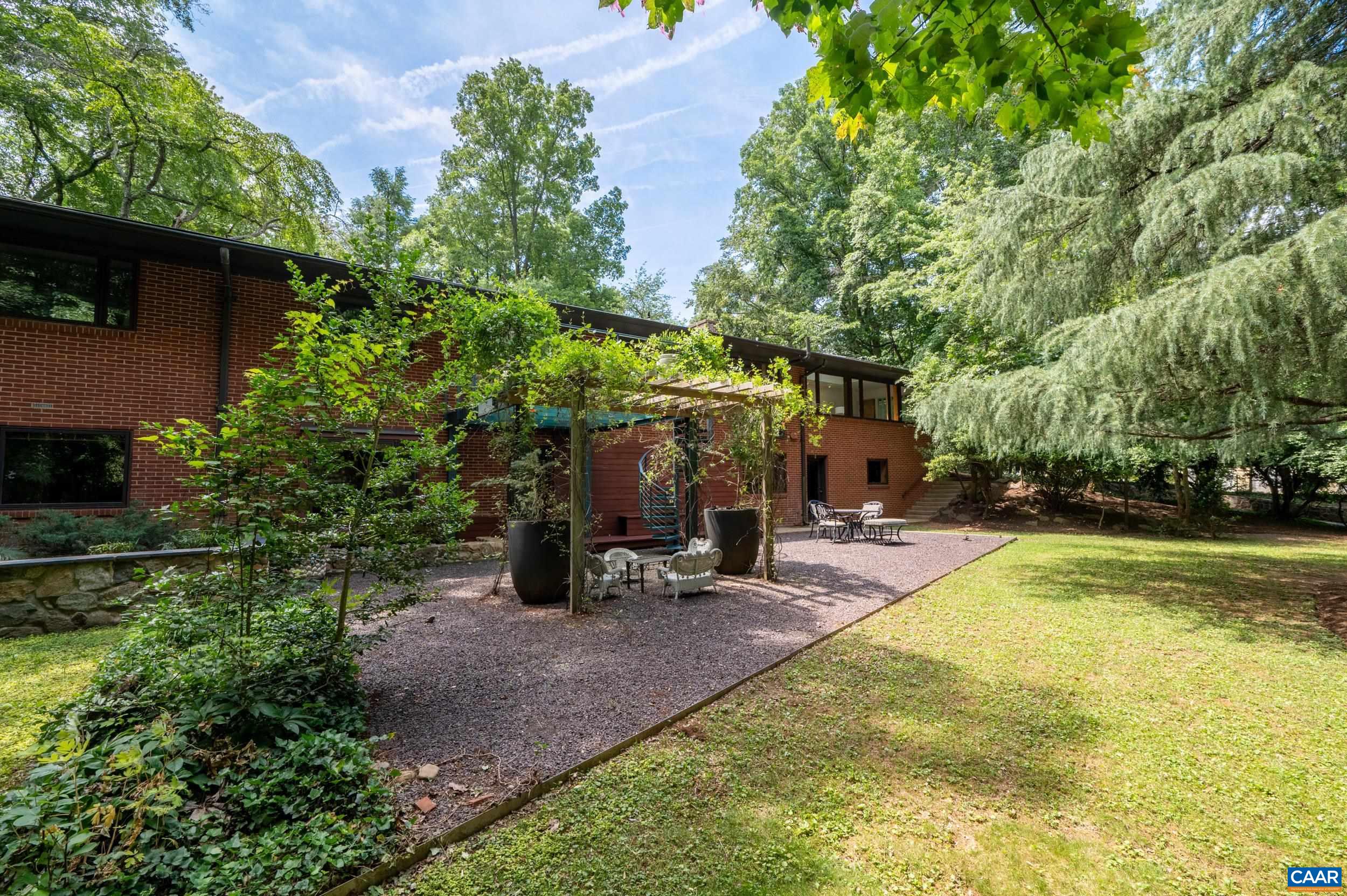 1933 BLUE RIDGE RD