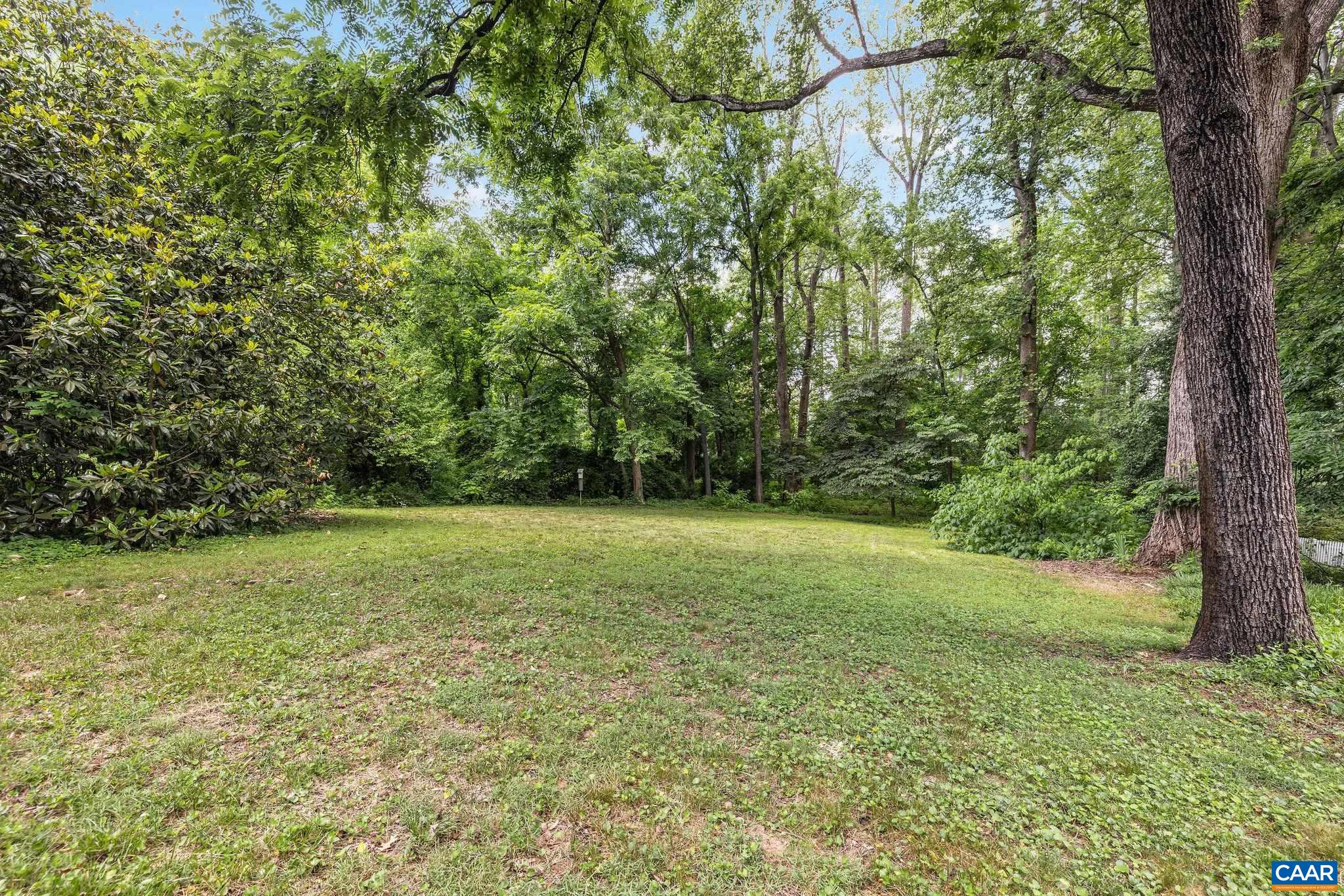 1868 EDGEWOOD LN