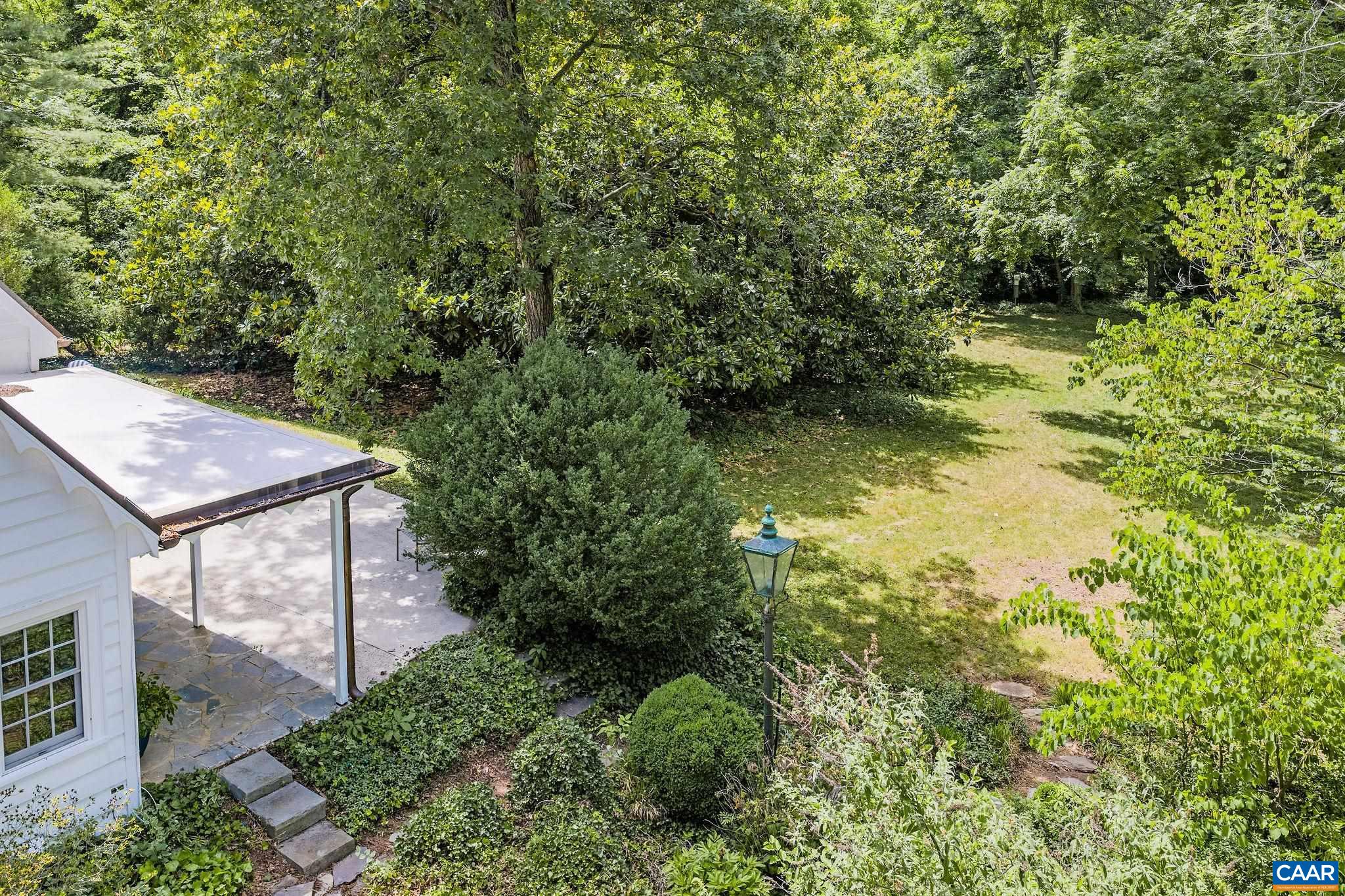 1868 EDGEWOOD LN