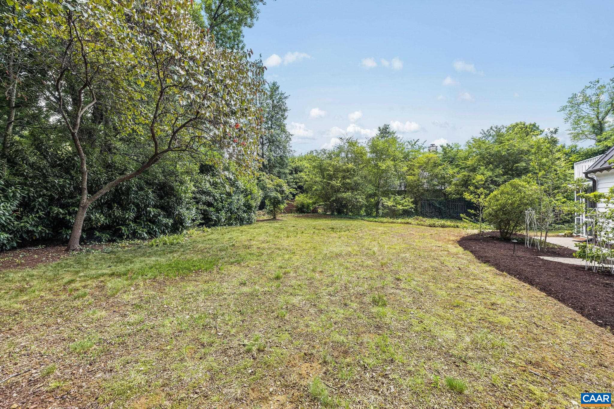 1868 EDGEWOOD LN