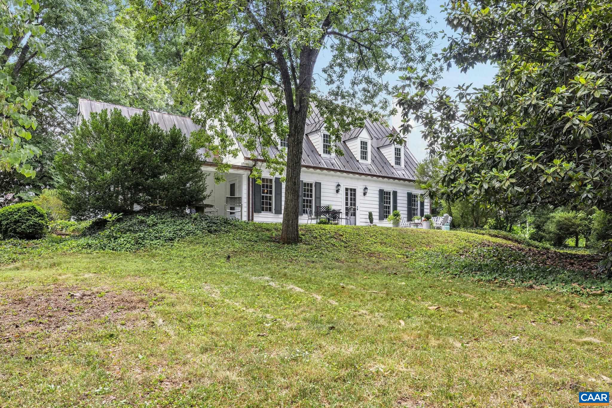 1868 EDGEWOOD LN