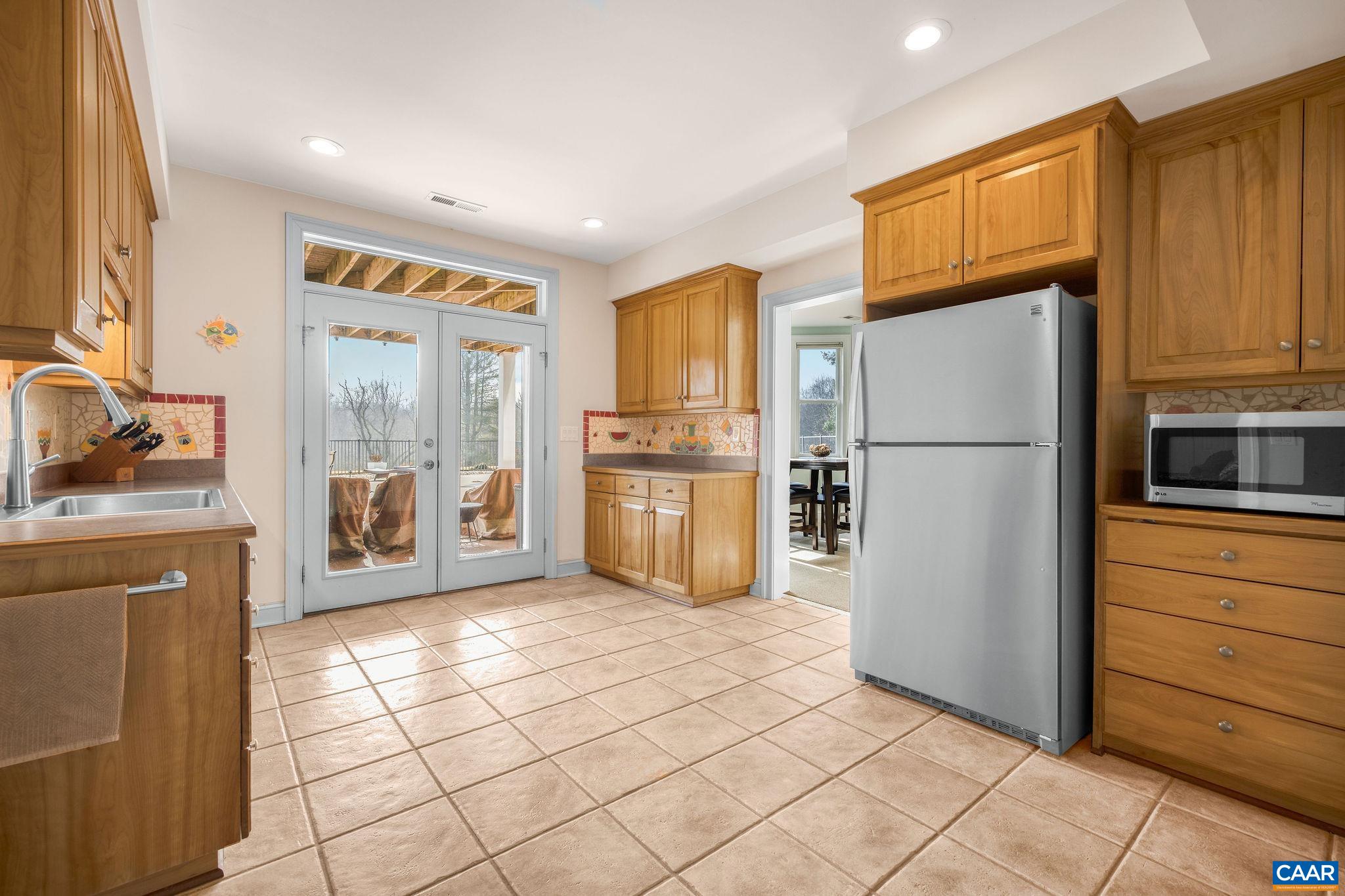 4110 REDWOOD LN