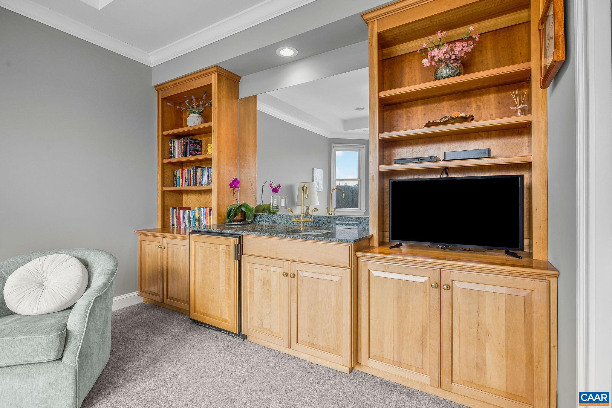 4110 REDWOOD LN