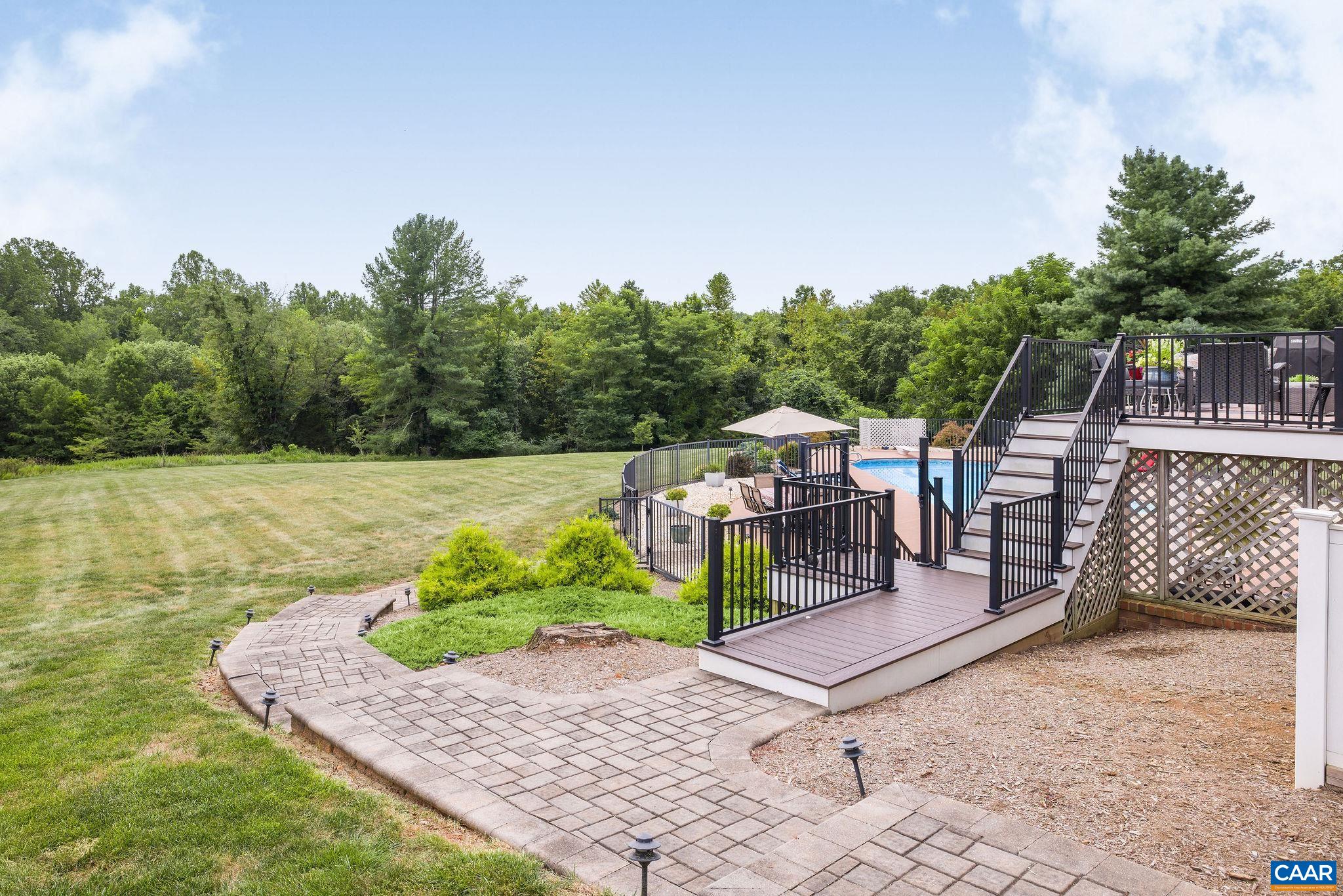 4110 REDWOOD LN
