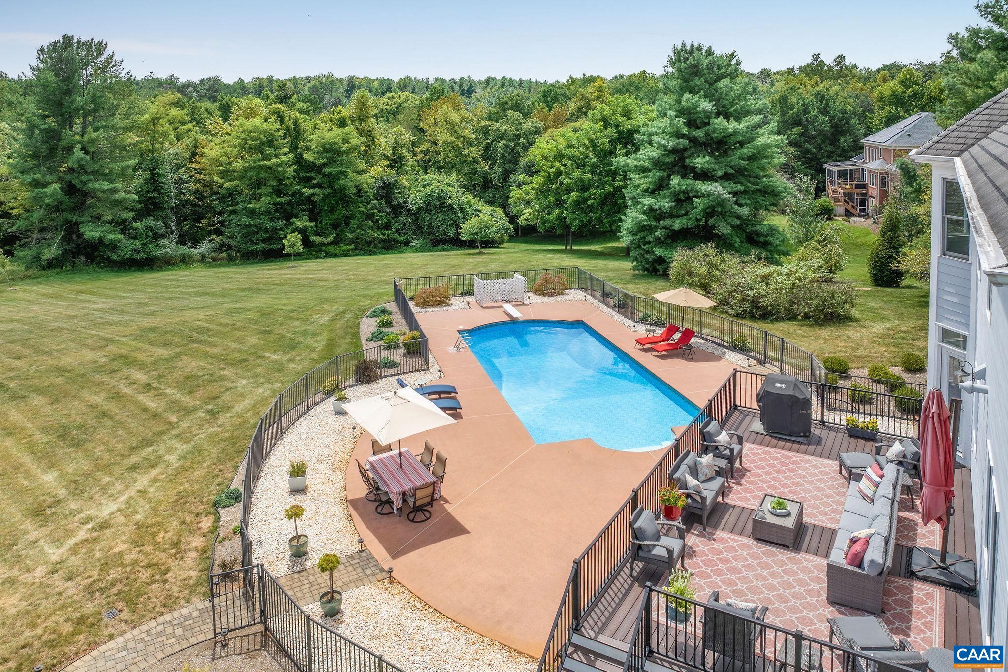 4110 REDWOOD LN